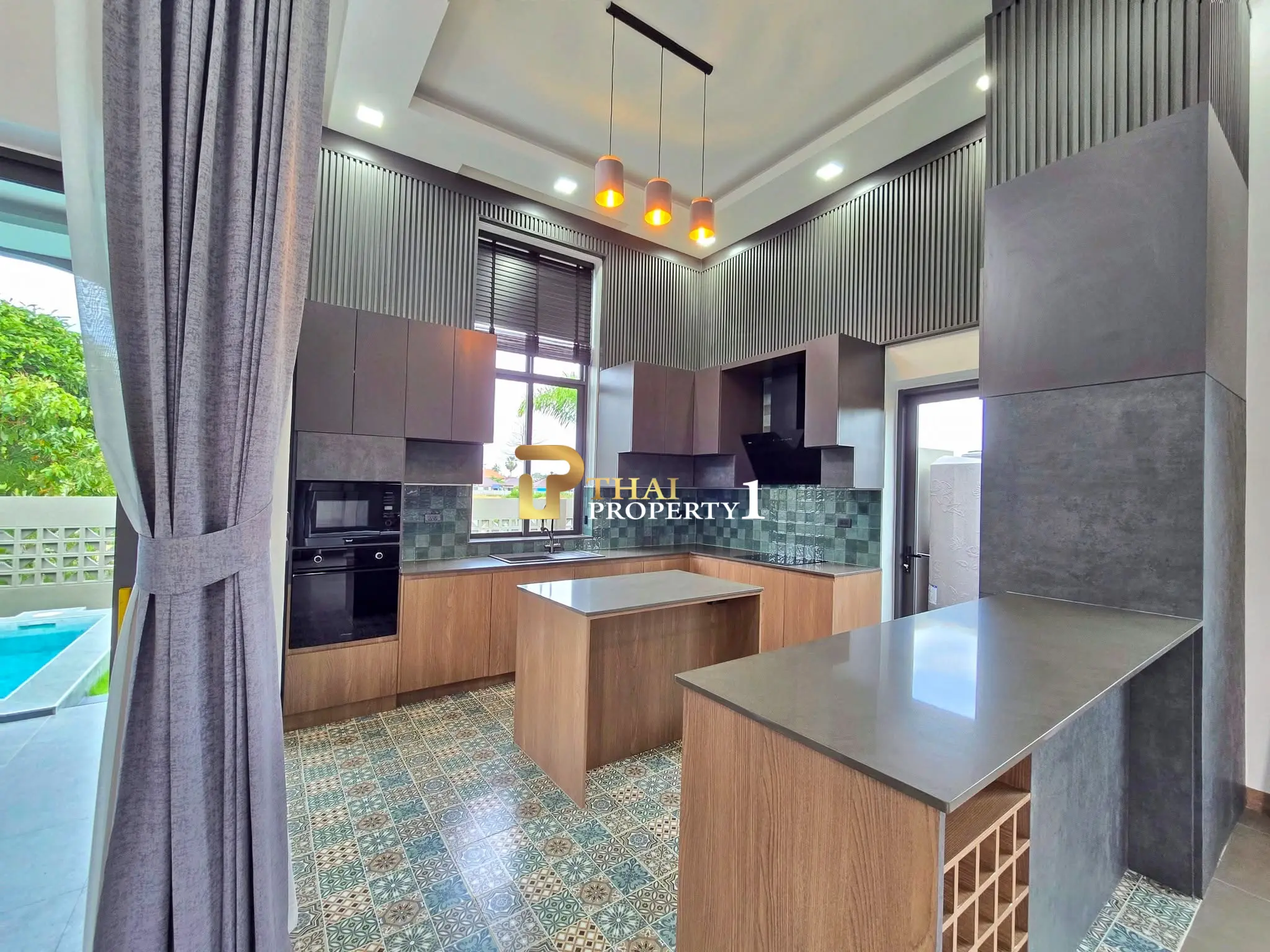 Nybygd klassisk stil Pool Villa i Pattaya – Kun 400 m fra Mabprachan-reservoaret