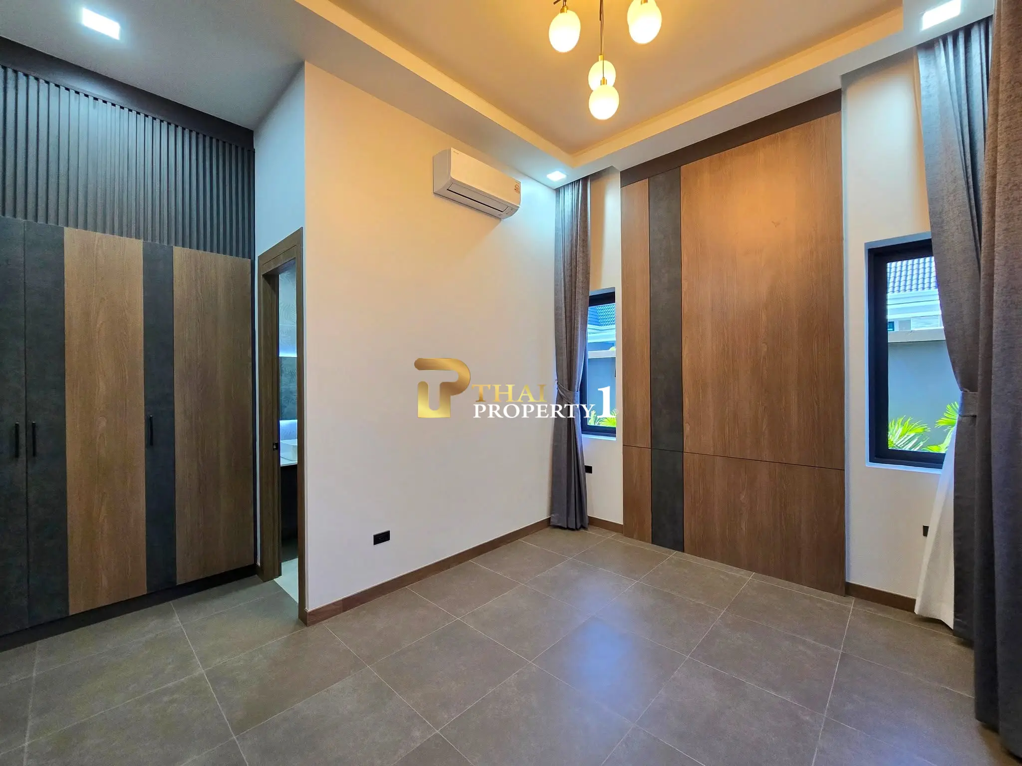 Nybygd klassisk stil Pool Villa i Pattaya – Kun 400 m fra Mabprachan-reservoaret