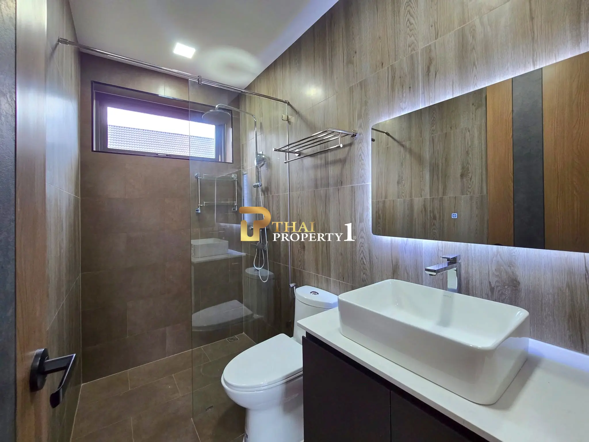 Nybygd klassisk stil Pool Villa i Pattaya – Kun 400 m fra Mabprachan-reservoaret
