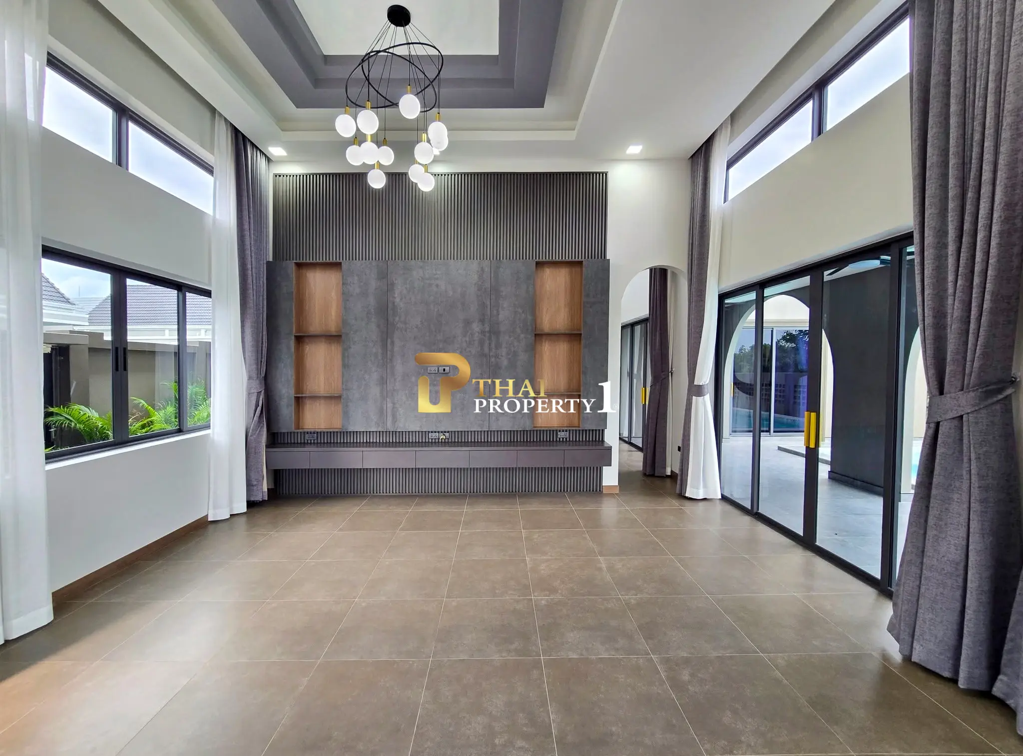 Nybygd klassisk stil Pool Villa i Pattaya – Kun 400 m fra Mabprachan-reservoaret
