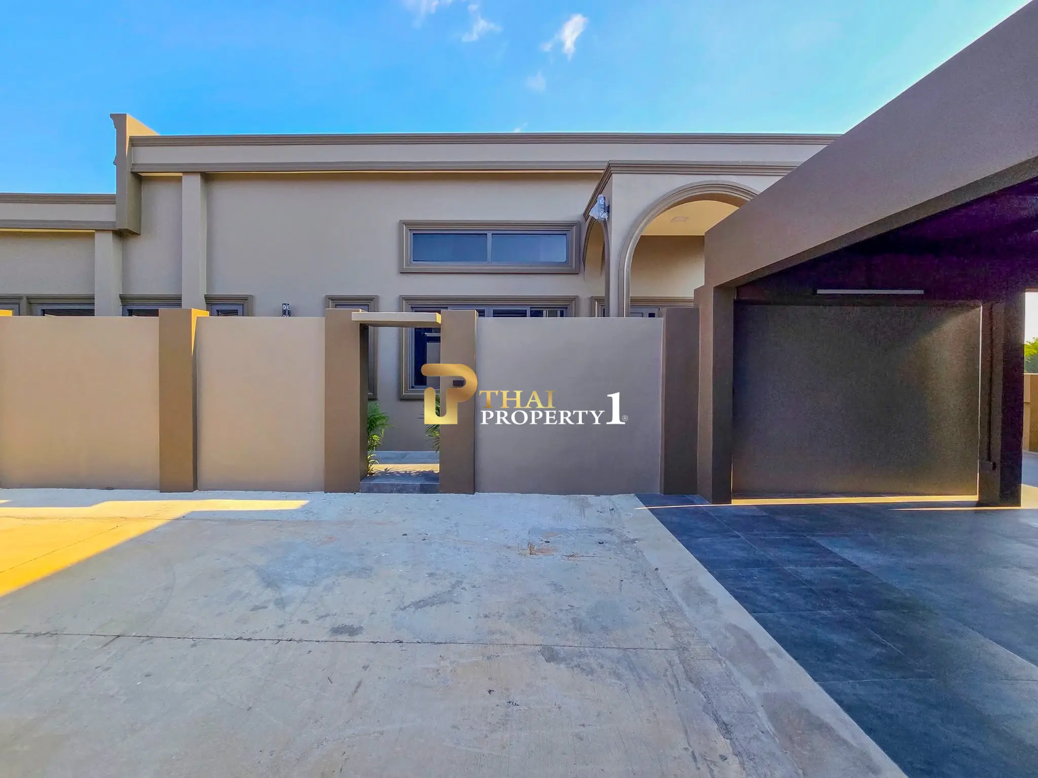 Nybygd klassisk stil Pool Villa i Pattaya – Kun 400 m fra Mabprachan-reservoaret