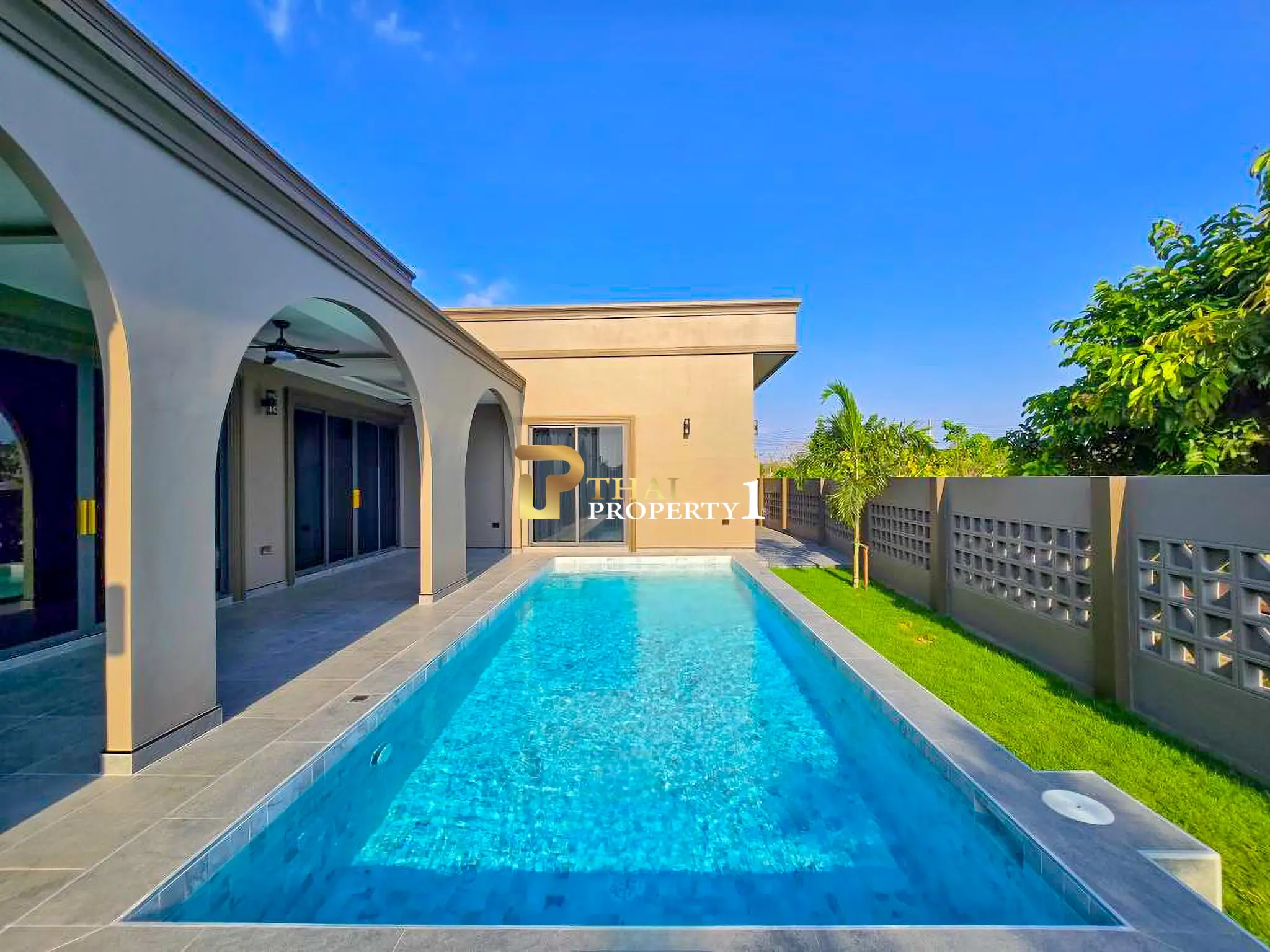Nybygd klassisk stil Pool Villa i Pattaya – Kun 400 m fra Mabprachan-reservoaret