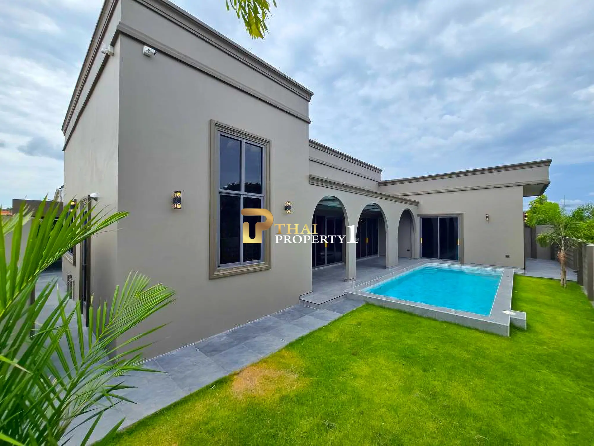 Nybygd klassisk stil Pool Villa i Pattaya – Kun 400 m fra Mabprachan-reservoaret