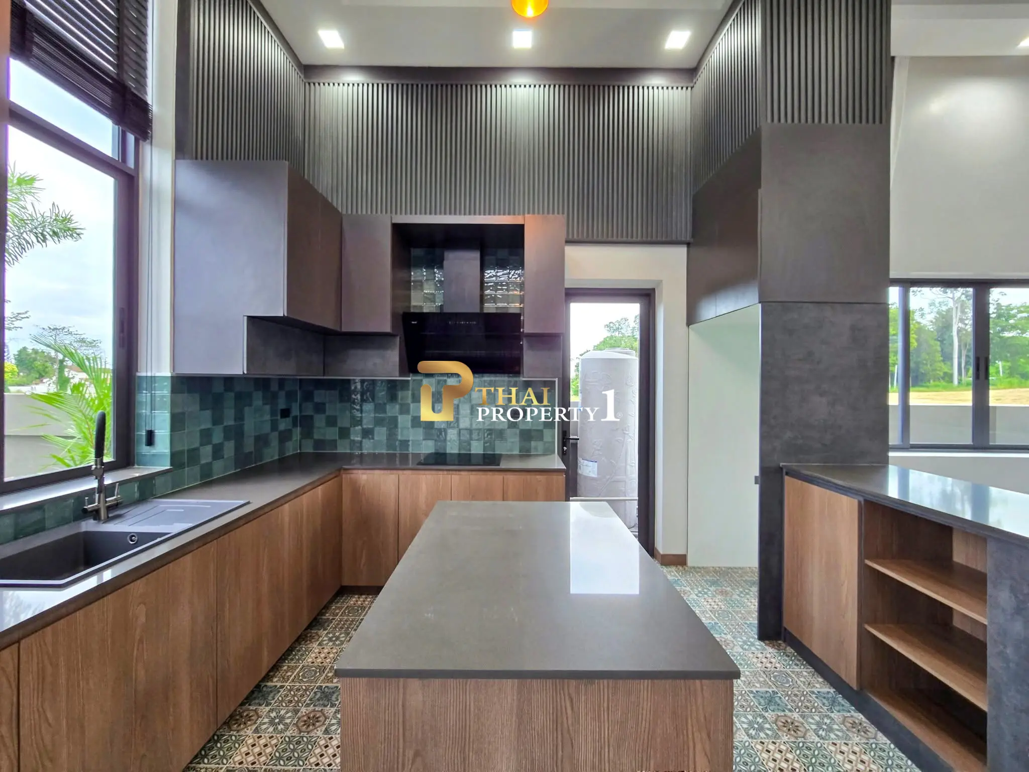 Nybygd klassisk stil Pool Villa i Pattaya – Kun 400 m fra Mabprachan-reservoaret
