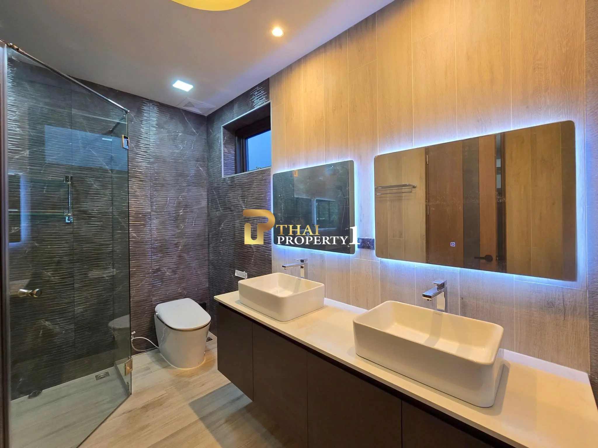 Nybygd klassisk stil Pool Villa i Pattaya – Kun 400 m fra Mabprachan-reservoaret