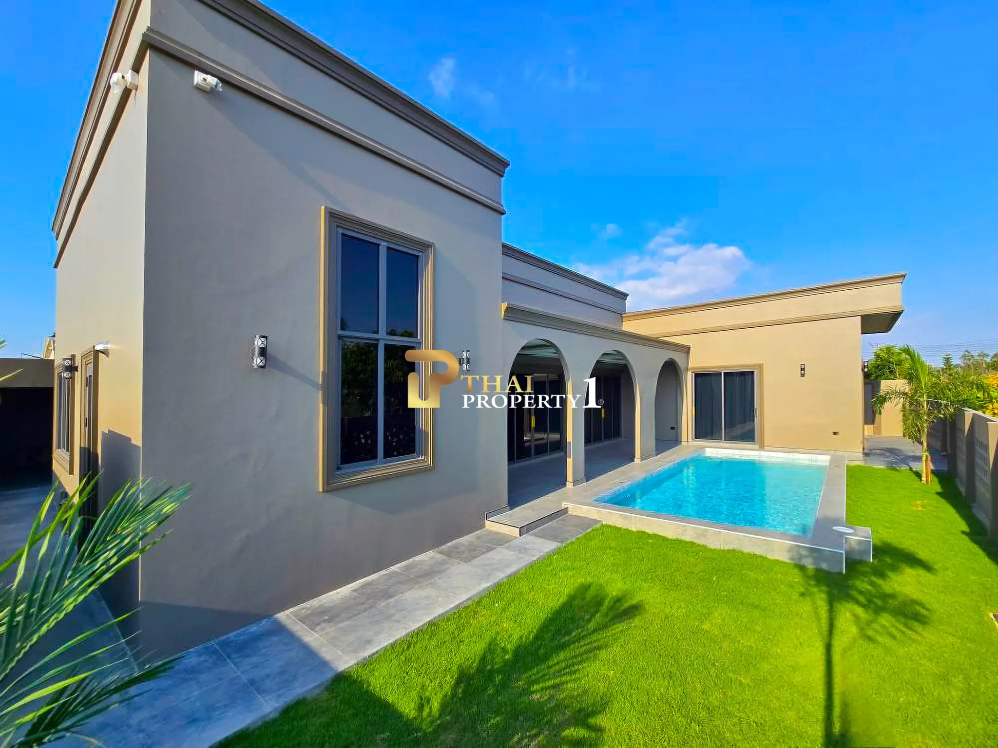 Nybygd klassisk stil Pool Villa i Pattaya – Kun 400 m fra Mabprachan-reservoaret