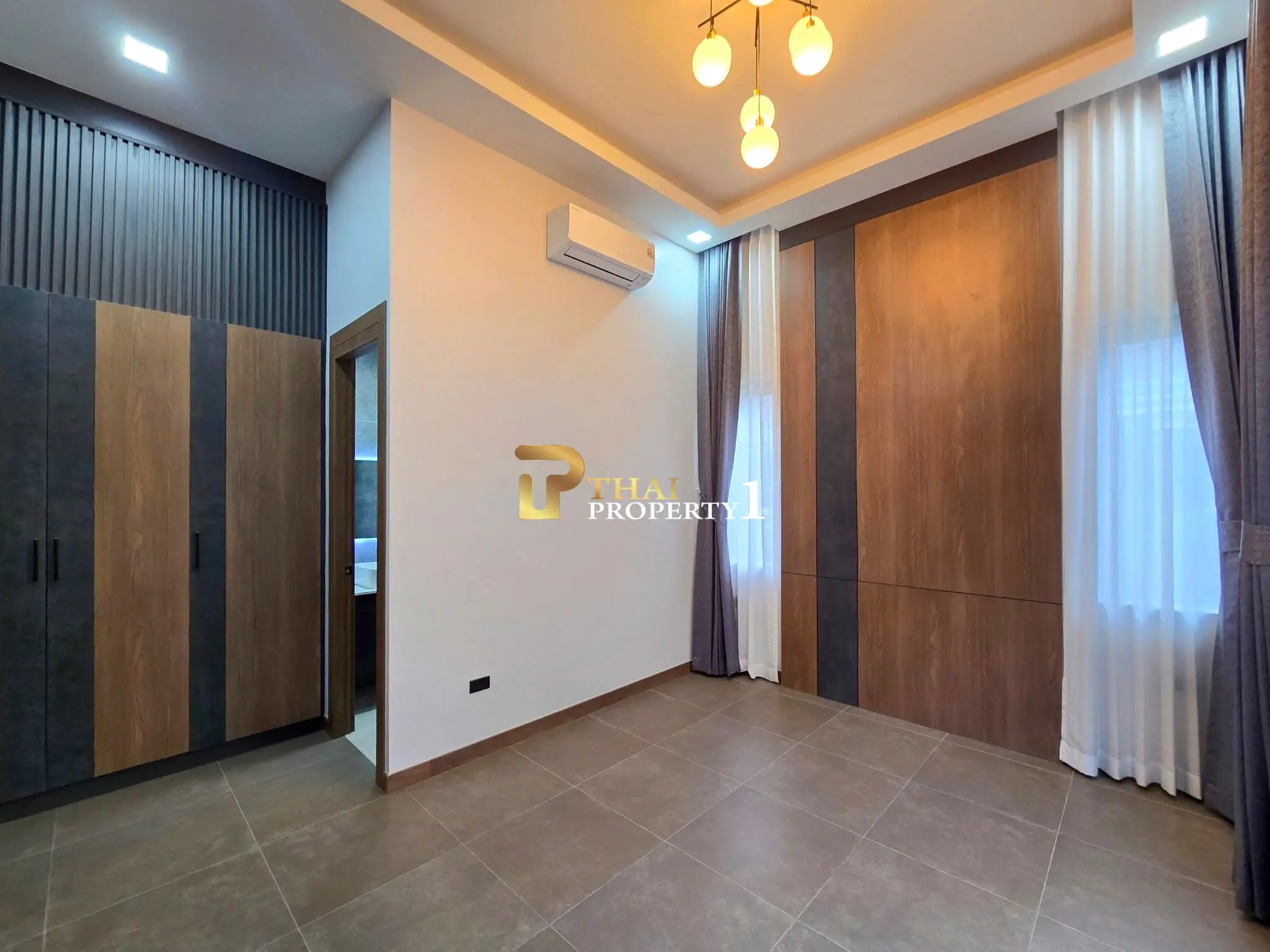 Nybygd klassisk stil Pool Villa i Pattaya – Kun 400 m fra Mabprachan-reservoaret