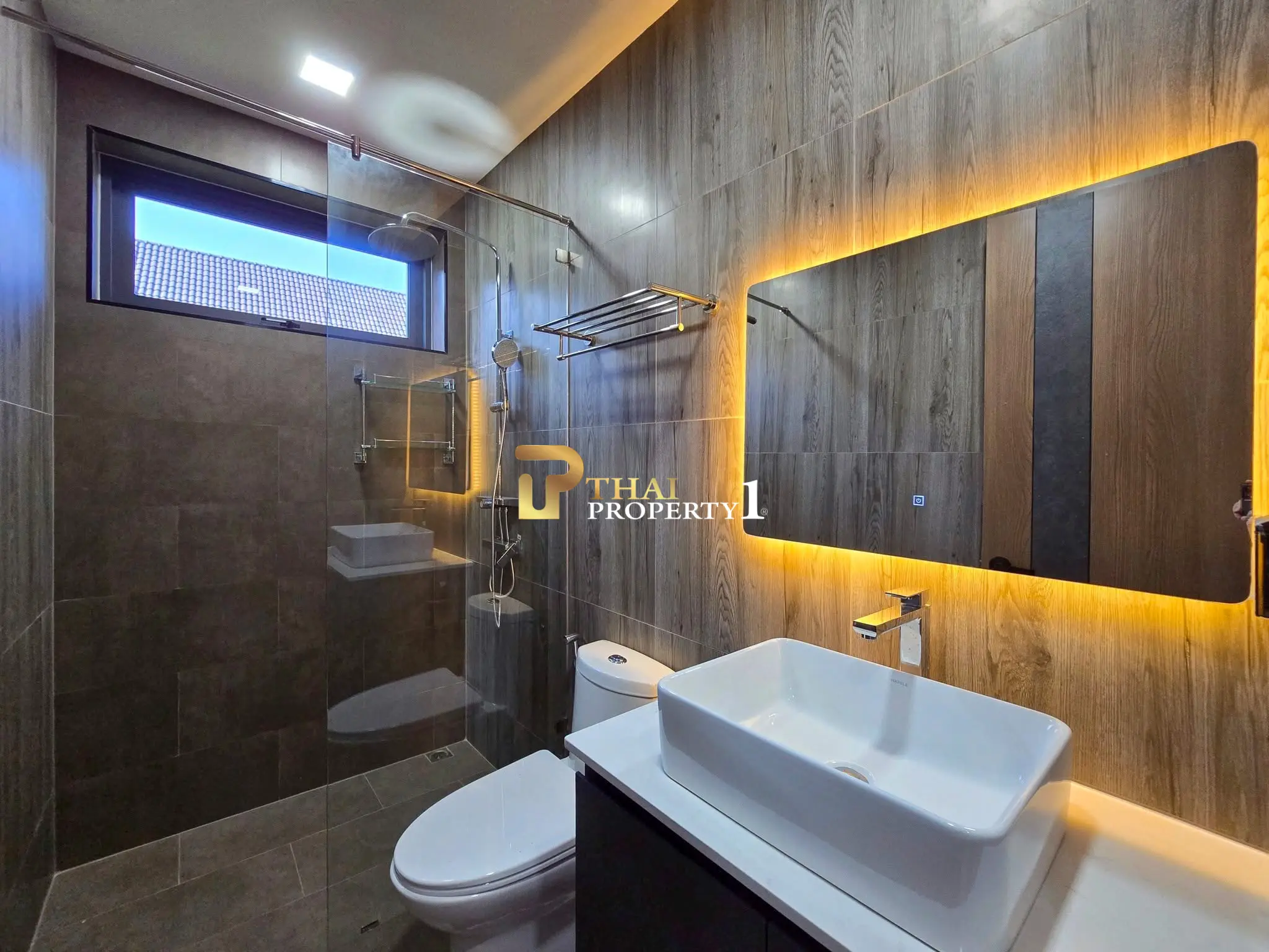 Nybygd klassisk stil Pool Villa i Pattaya – Kun 400 m fra Mabprachan-reservoaret