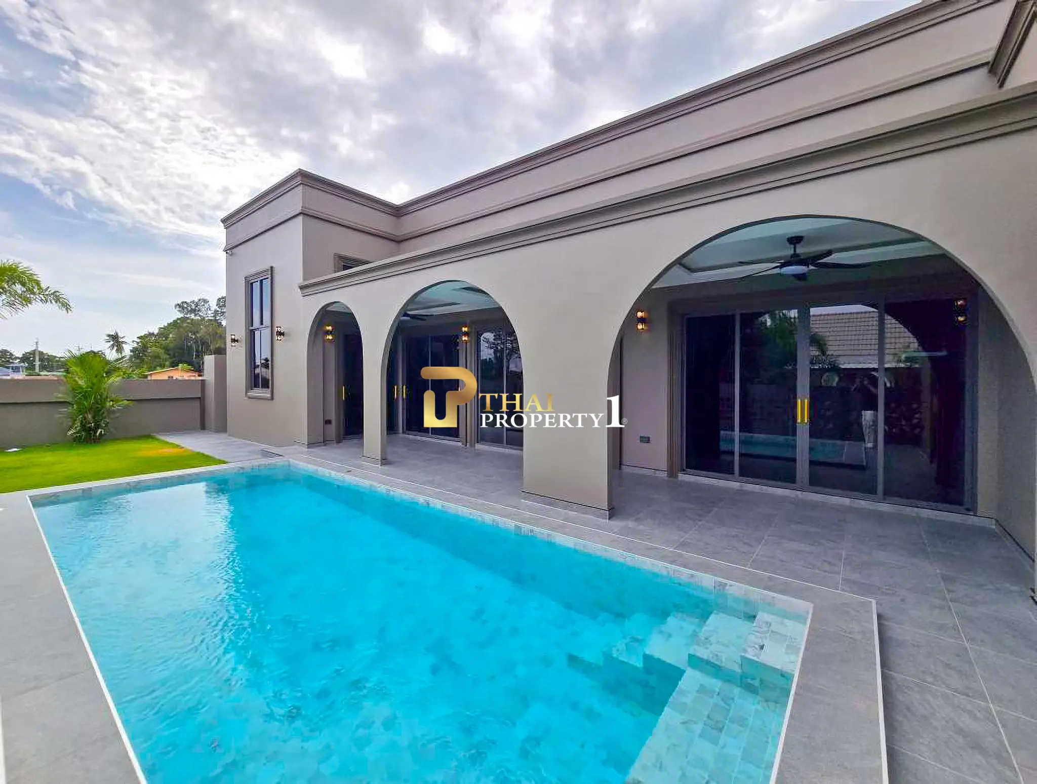 Nybygd klassisk stil Pool Villa i Pattaya – Kun 400 m fra Mabprachan-reservoaret