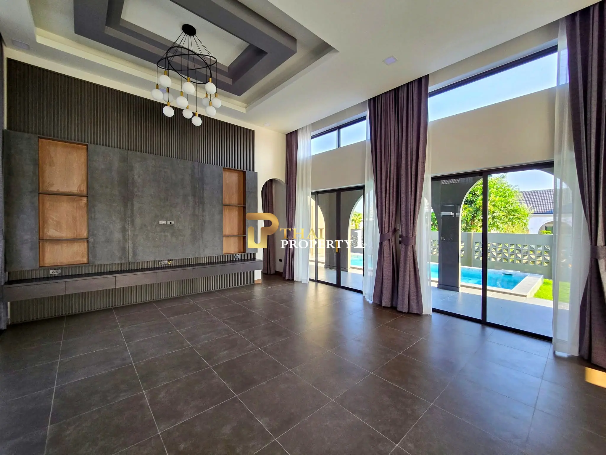Nybygd klassisk stil Pool Villa i Pattaya – Kun 400 m fra Mabprachan-reservoaret