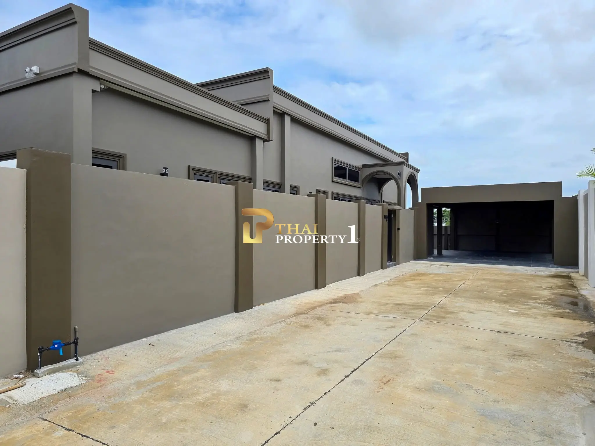 Nybygd klassisk stil Pool Villa i Pattaya – Kun 400 m fra Mabprachan-reservoaret