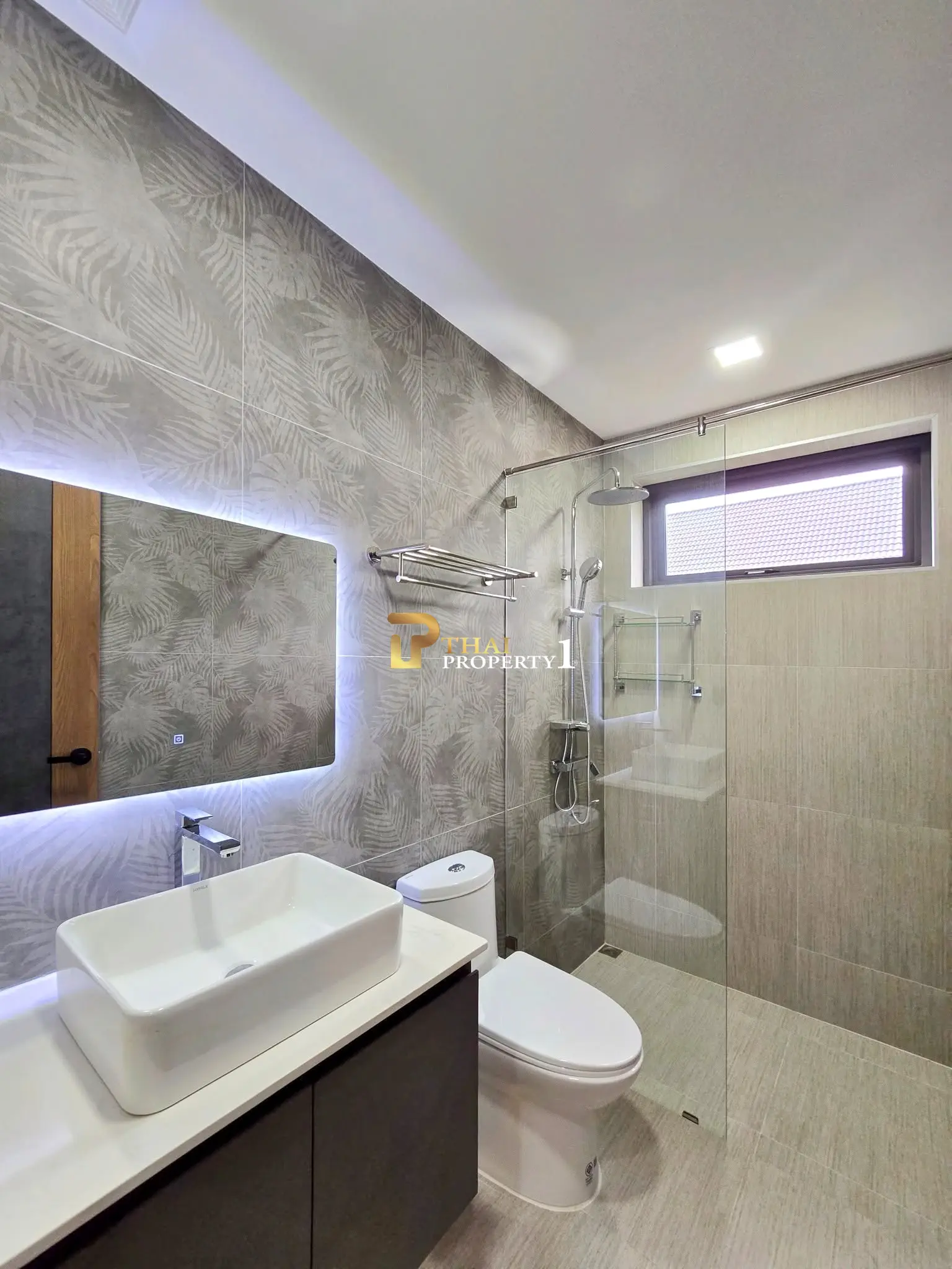 Nybygd klassisk stil Pool Villa i Pattaya – Kun 400 m fra Mabprachan-reservoaret