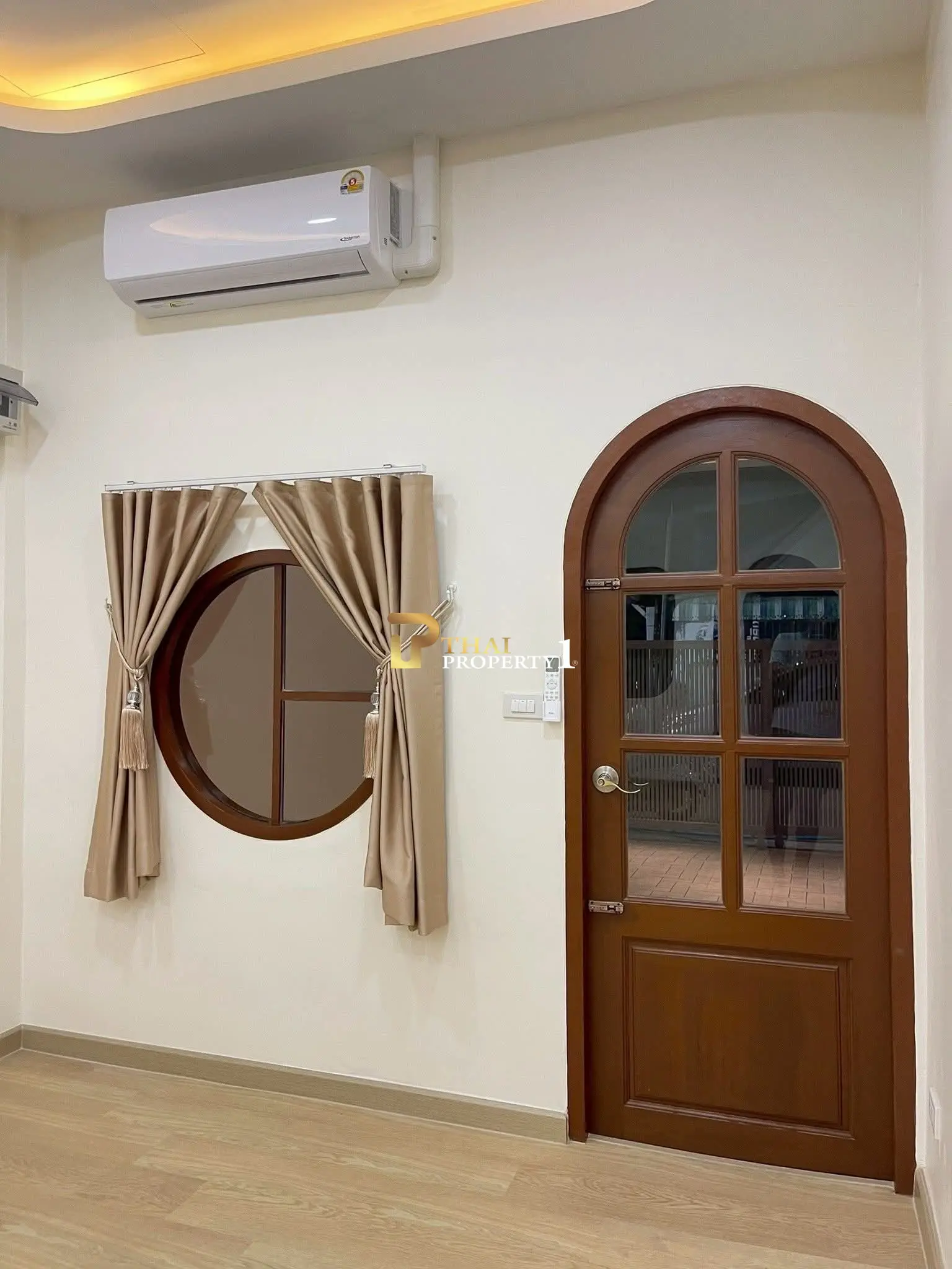 Renovert 2-Soveroms Rekkehus til Salgs – Sentrum Pattaya