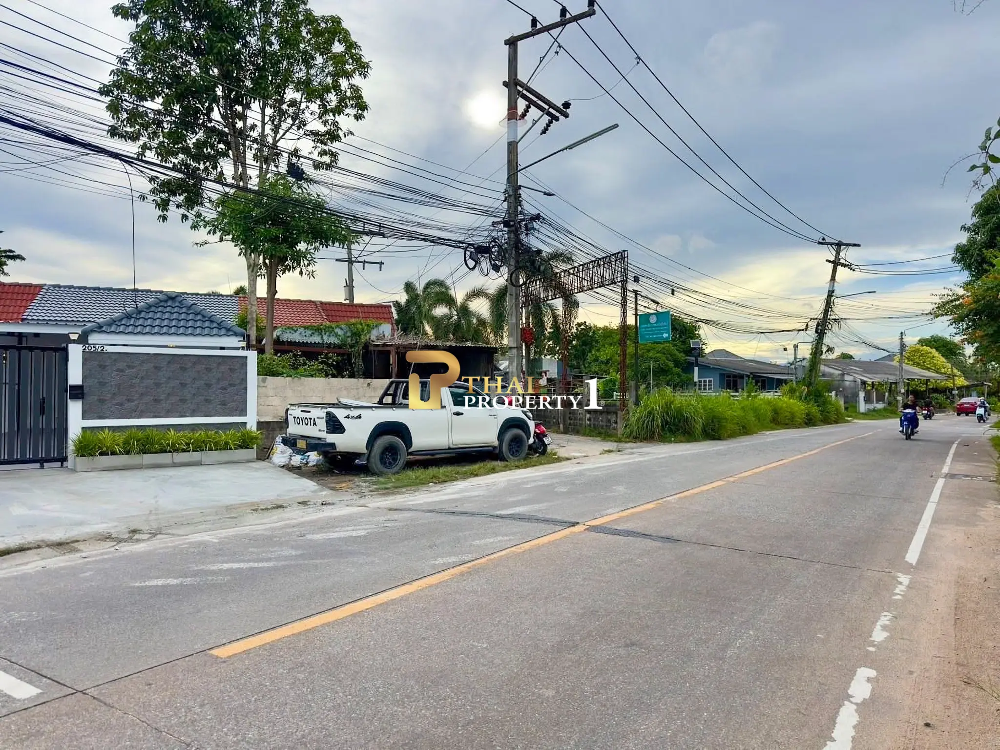 Townhome for Sale – Fully Furnished & Move-in Ready at Amornrat 3 Village Pattaya