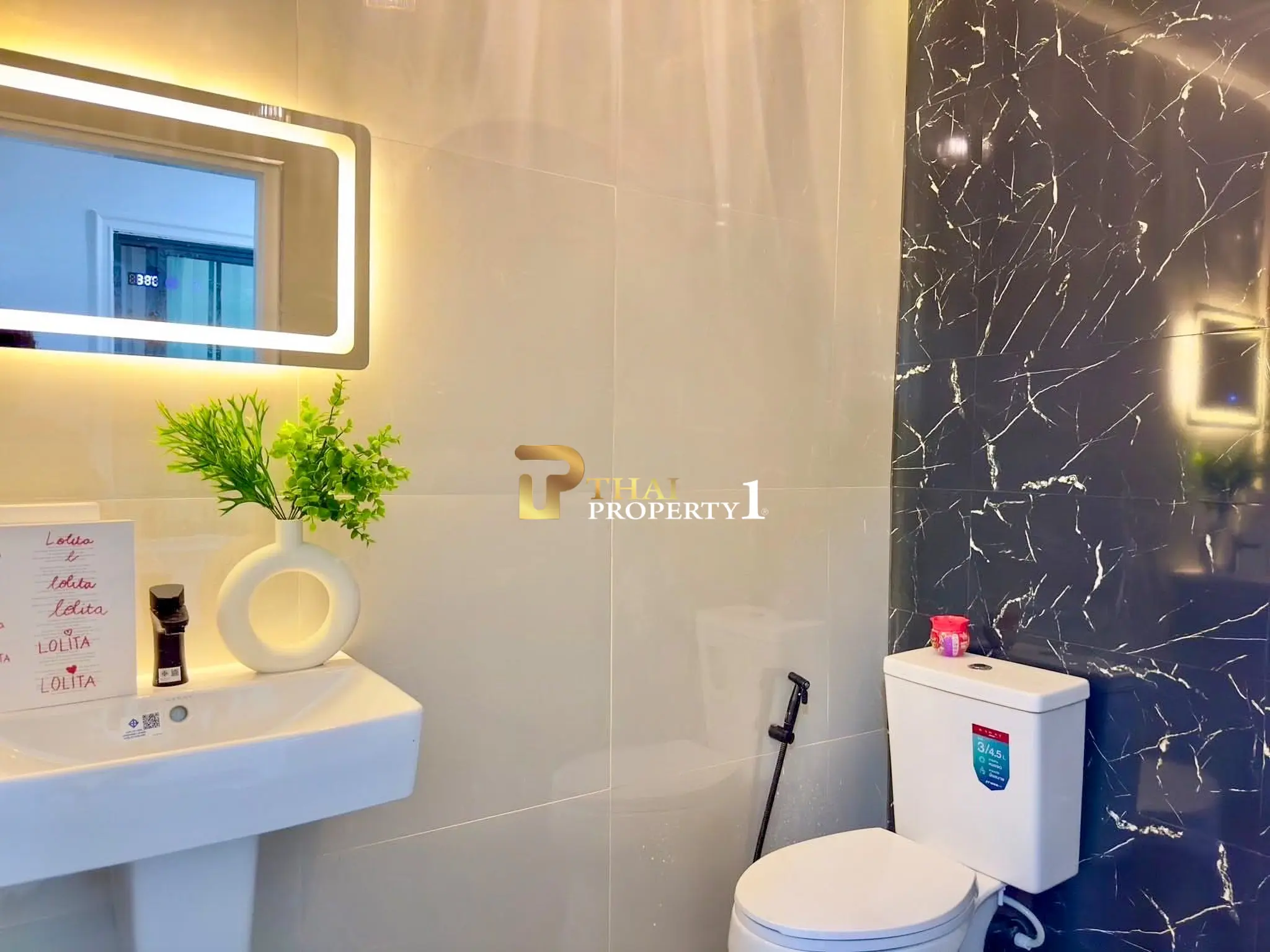 Townhome for Sale – Fully Furnished & Move-in Ready at Amornrat 3 Village Pattaya
