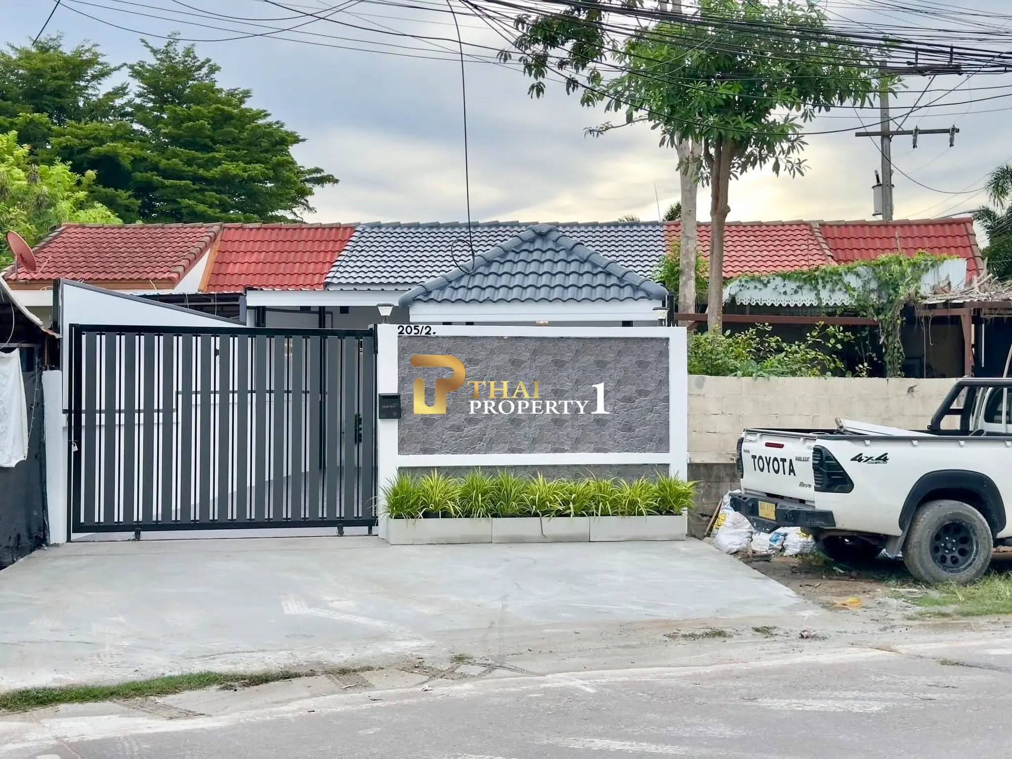 Townhome for Sale – Fully Furnished & Move-in Ready at Amornrat 3 Village Pattaya