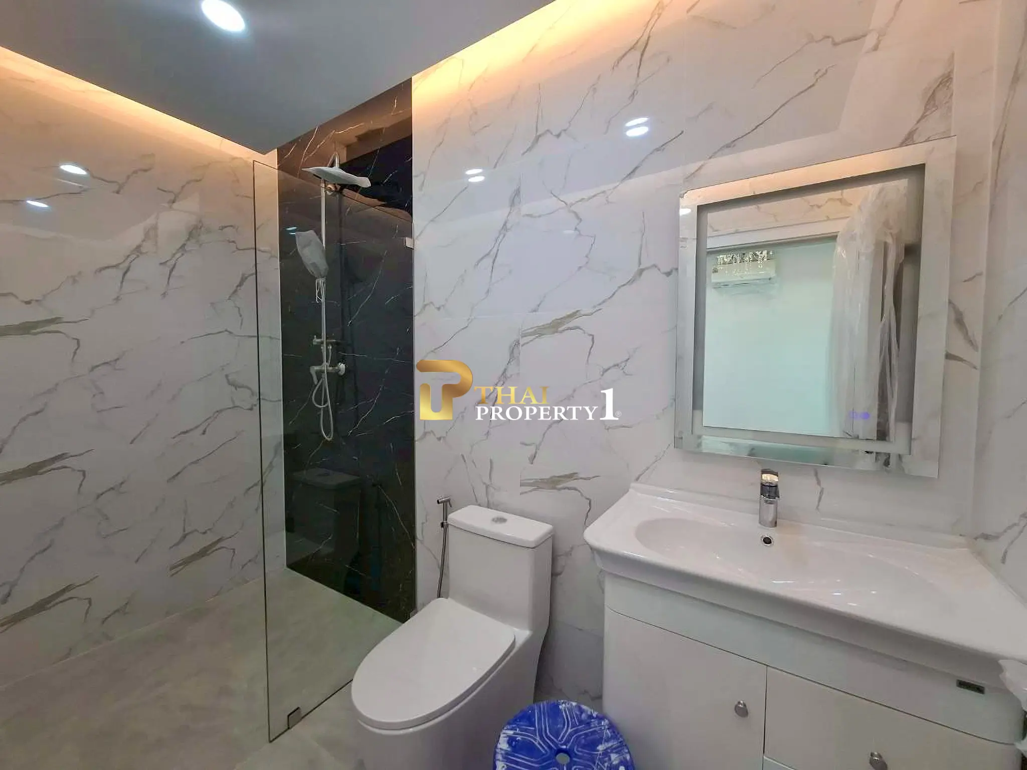 New Modern Pool Villa – Single Storey Home Near Mabprachan Reservoir, Pattaya