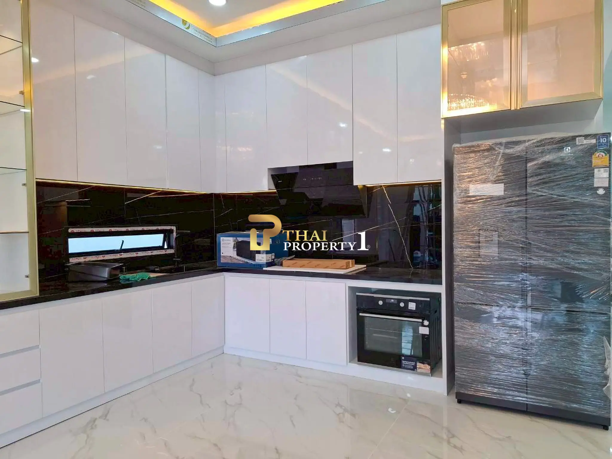 New Modern Pool Villa – Single Storey Home Near Mabprachan Reservoir, Pattaya
