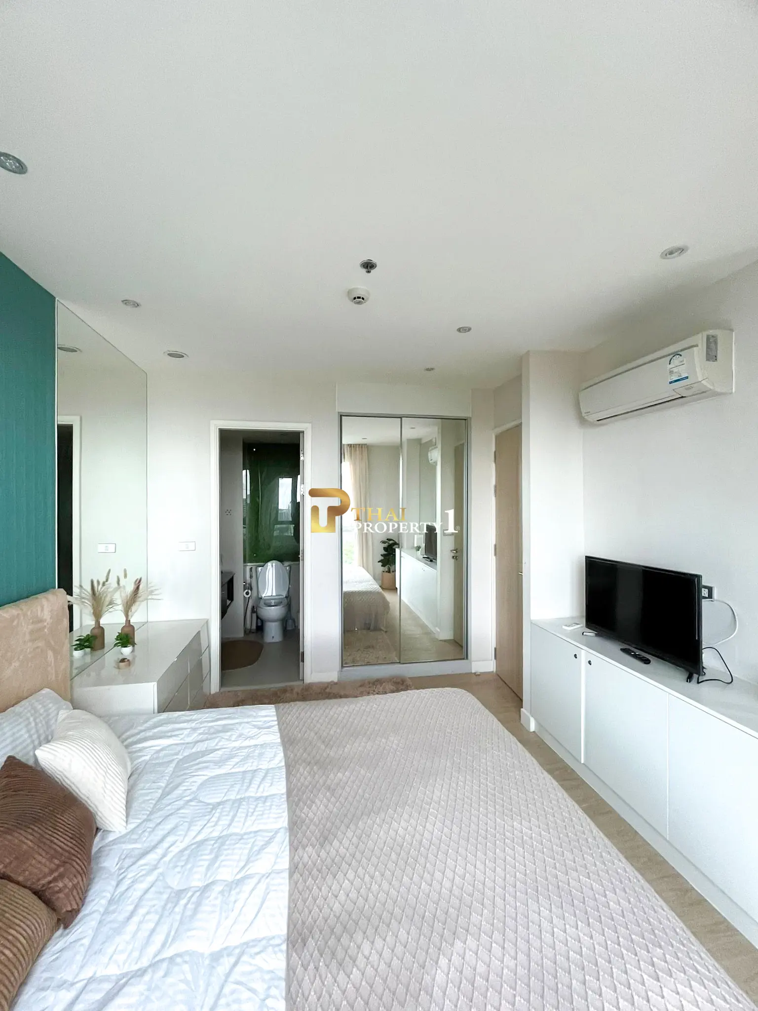  Seaview 1-Bedroom Grand Caribbean Condo Resort Pattaya for Sale