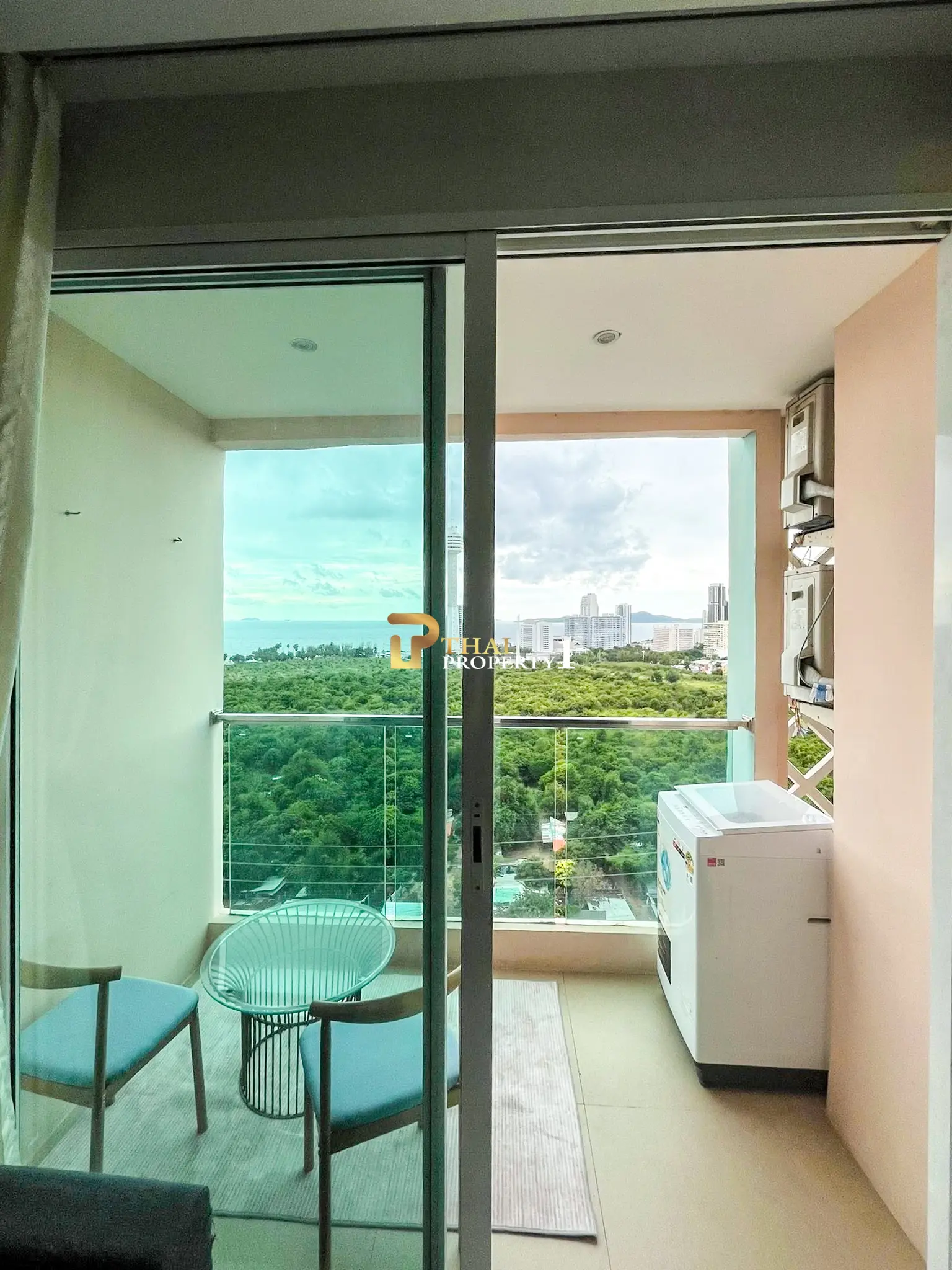  Seaview 1-Bedroom Grand Caribbean Condo Resort Pattaya for Sale