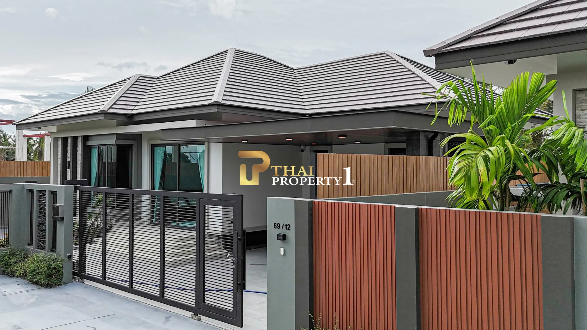 For Sale Luxury House with Private Pool Modern Design – Amarin House Pattaya
