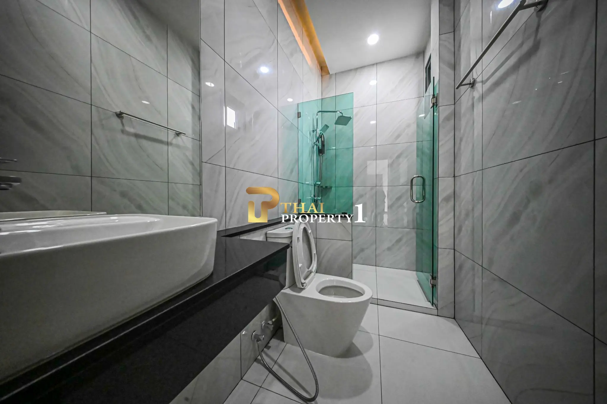 For Sale Luxury House with Private Pool Modern Design – Amarin House Pattaya