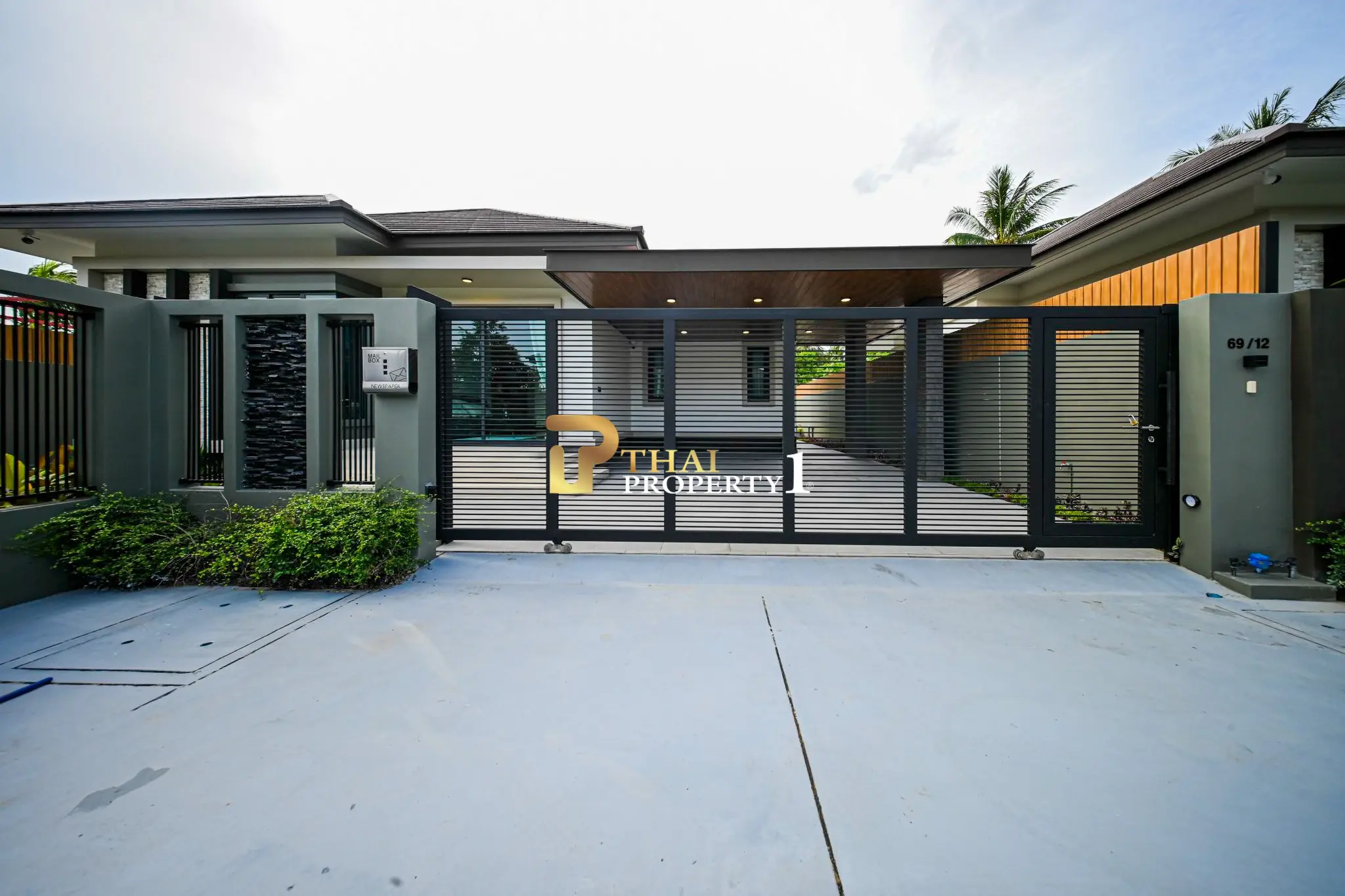 For Sale Luxury House with Private Pool Modern Design – Amarin House Pattaya