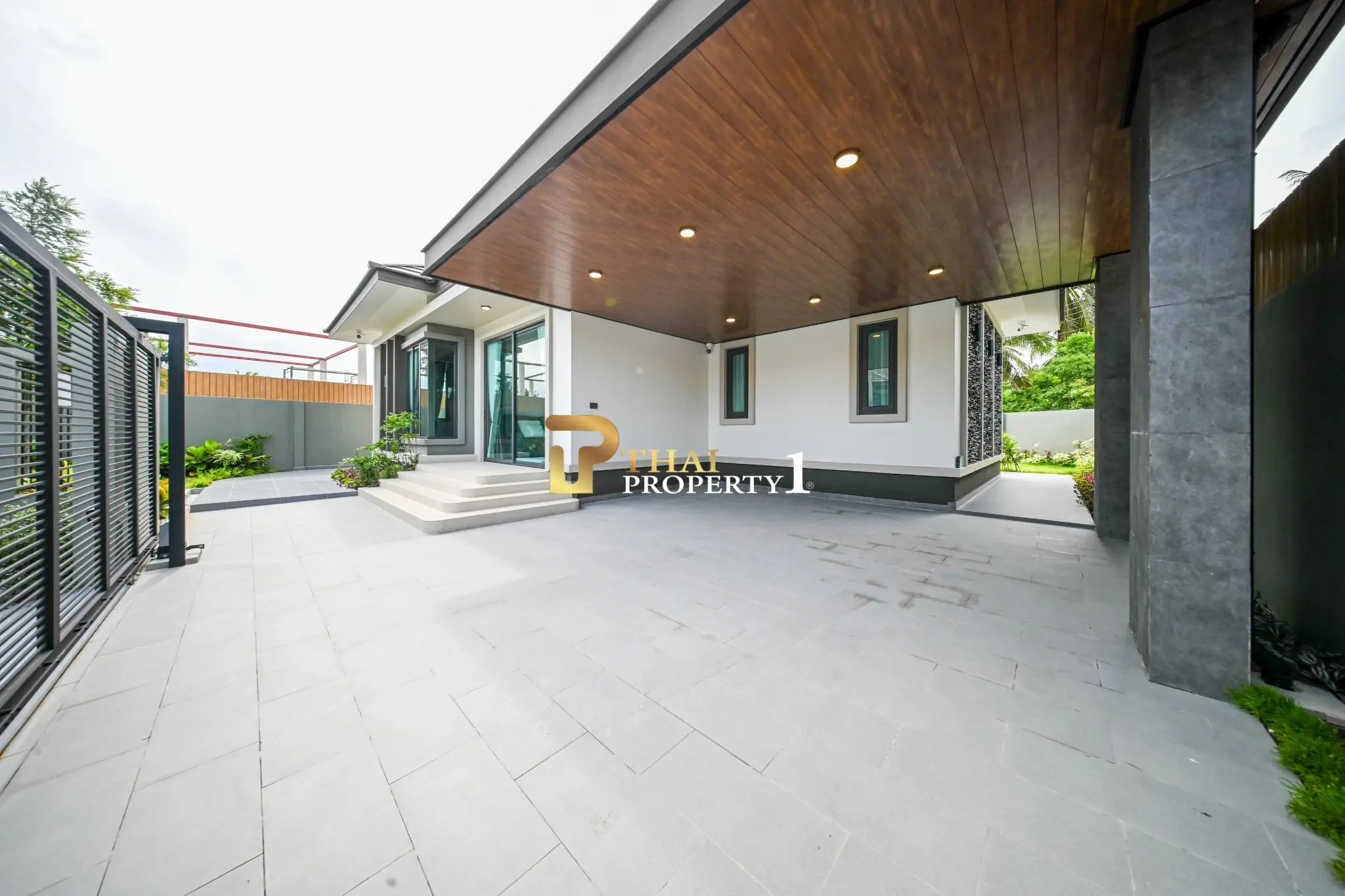 For Sale Luxury House with Private Pool Modern Design – Amarin House Pattaya