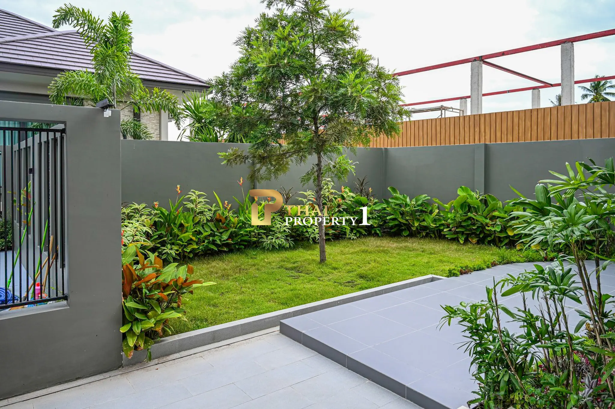 For Sale Luxury House with Private Pool Modern Design – Amarin House Pattaya