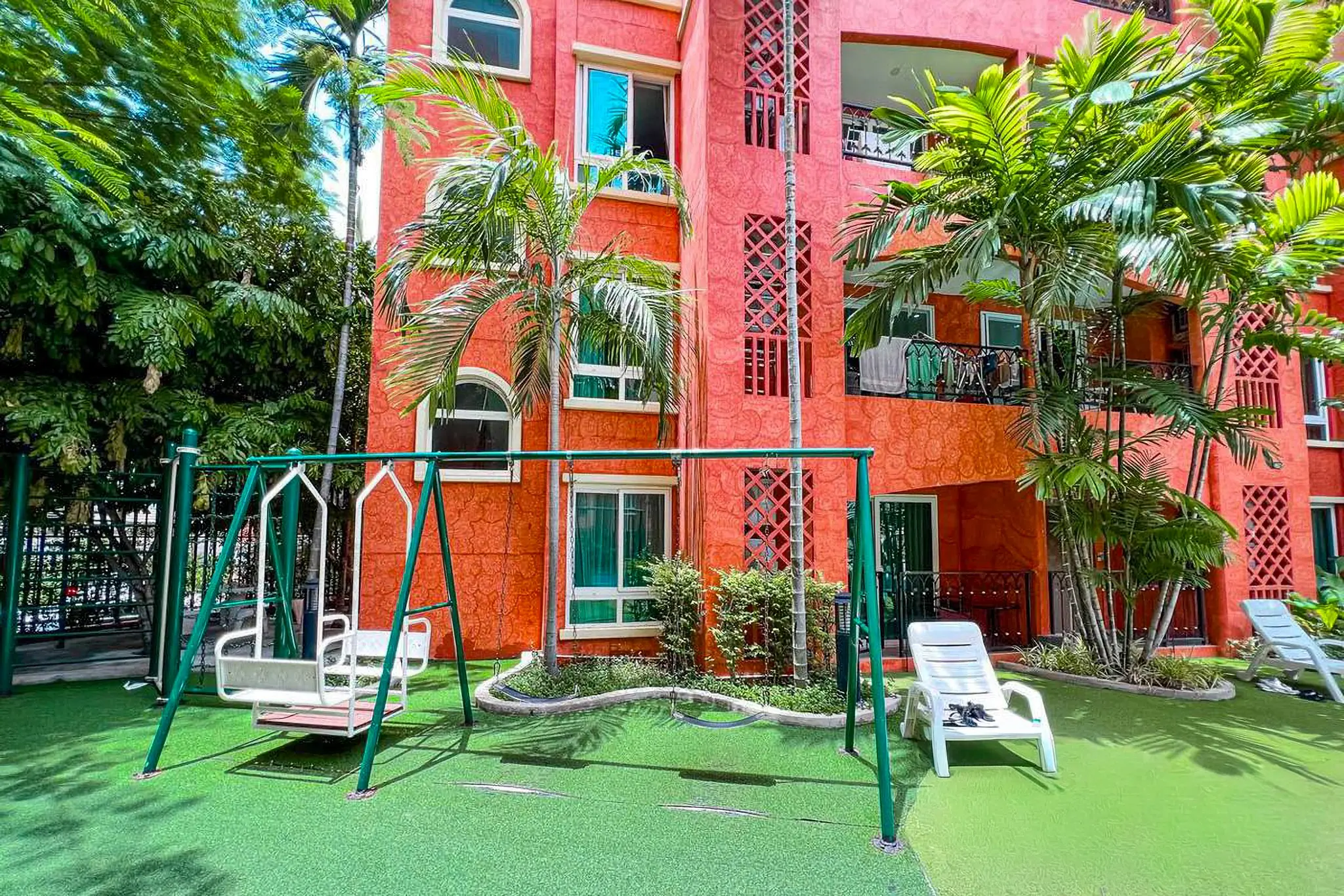Condo for Sale at Seven Seas Jomtien – Fully Furnished with Pool View Near to Jomtien Beach