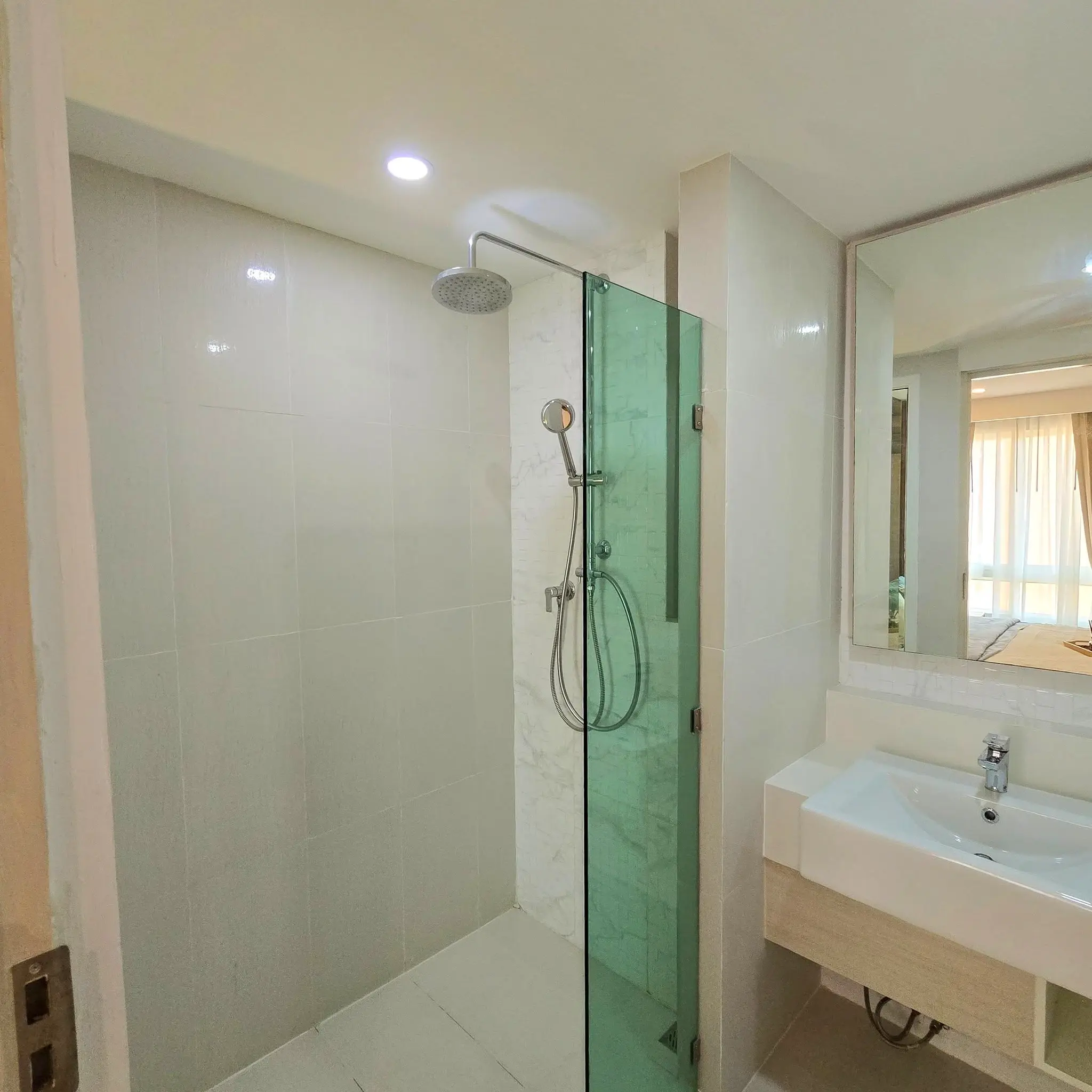 Condo for Sale at Seven Seas Jomtien – Fully Furnished with Pool View Near to Jomtien Beach