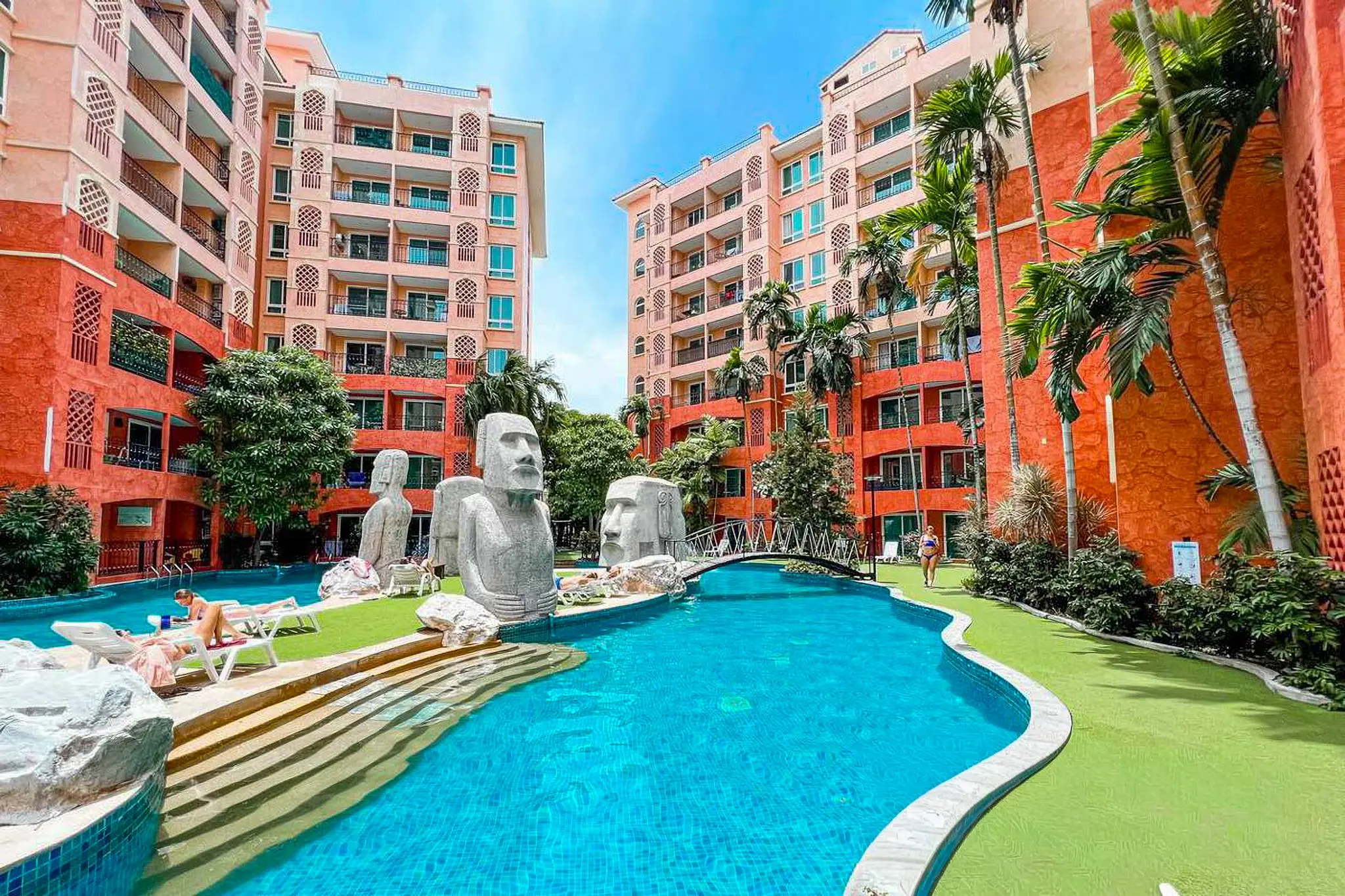 Condo for Sale at Seven Seas Jomtien – Fully Furnished with Pool View Near to Jomtien Beach