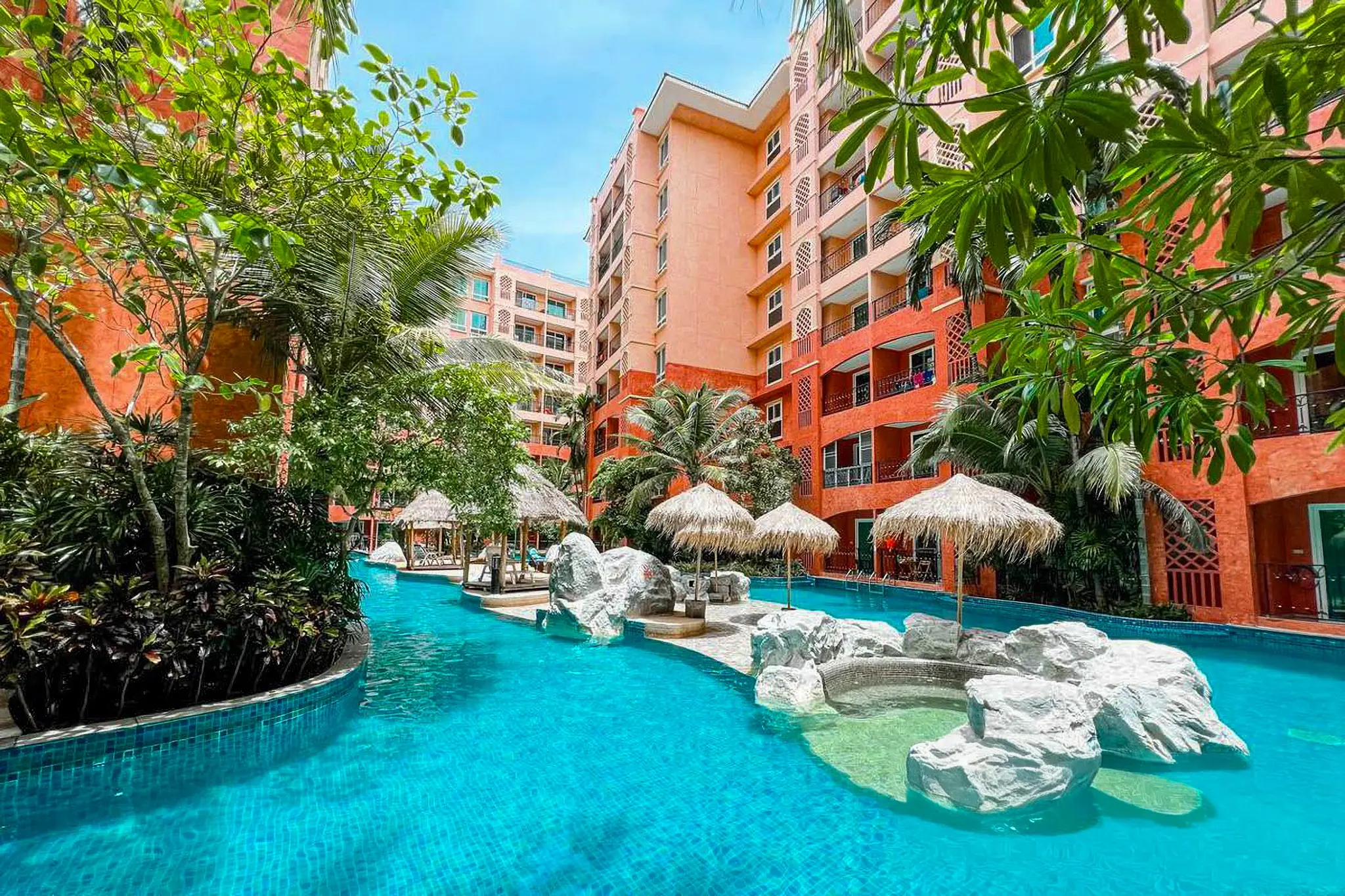 Condo for Sale at Seven Seas Jomtien – Fully Furnished with Pool View Near to Jomtien Beach