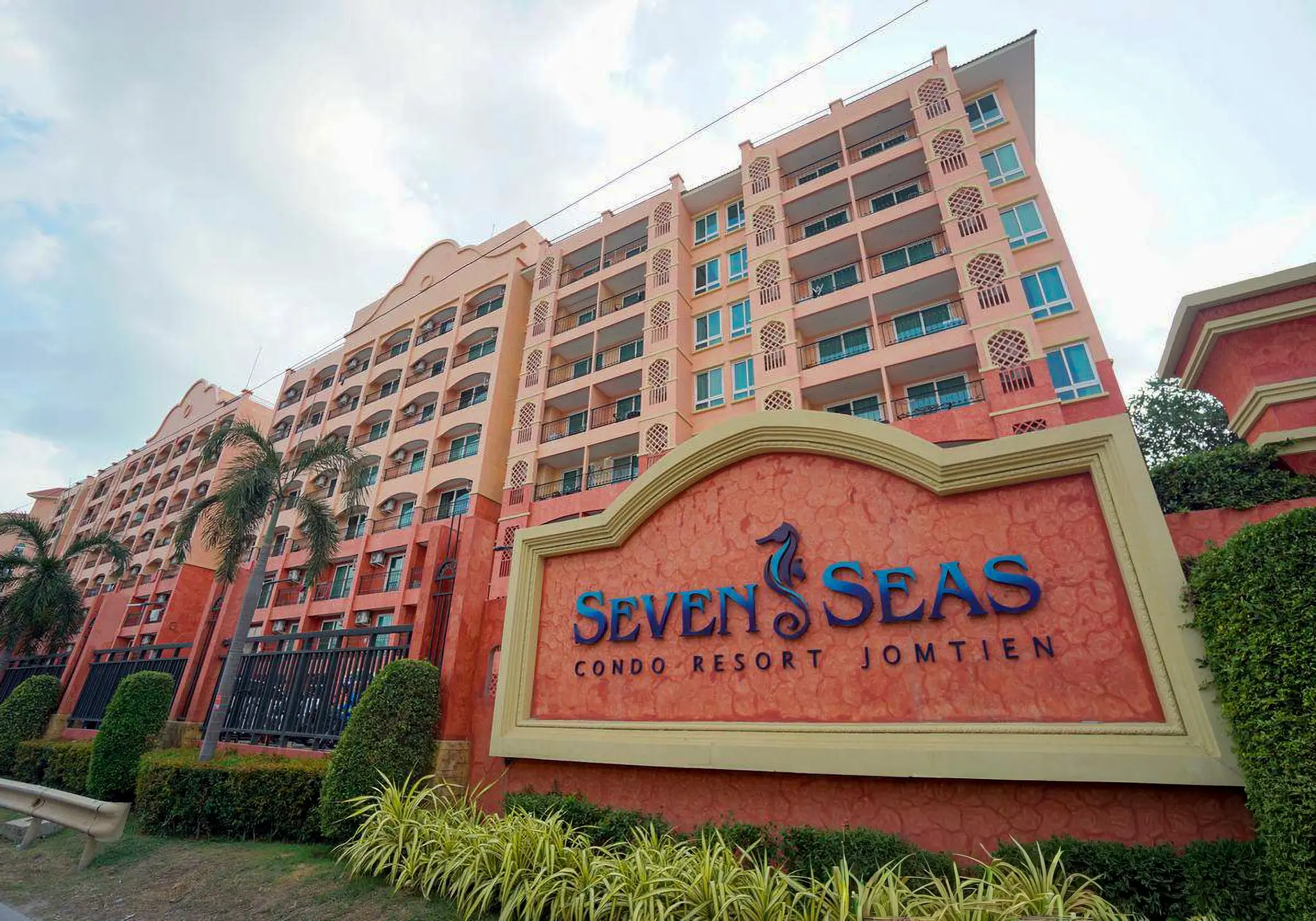 Condo for Sale at Seven Seas Jomtien – Fully Furnished with Pool View Near to Jomtien Beach