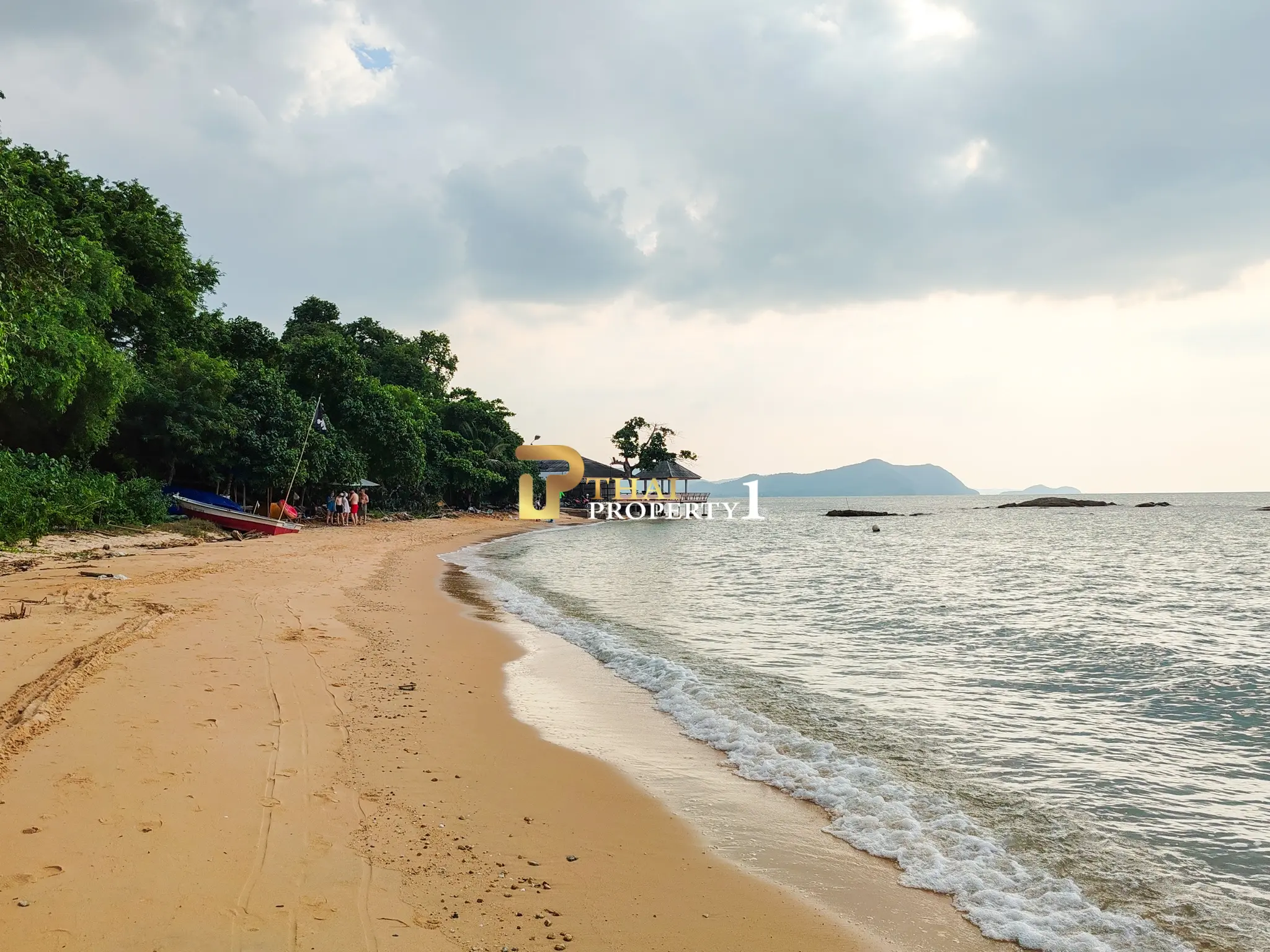 Sjarmerende strandhus med stor hage til salgs – Na Jomtien Soi 38