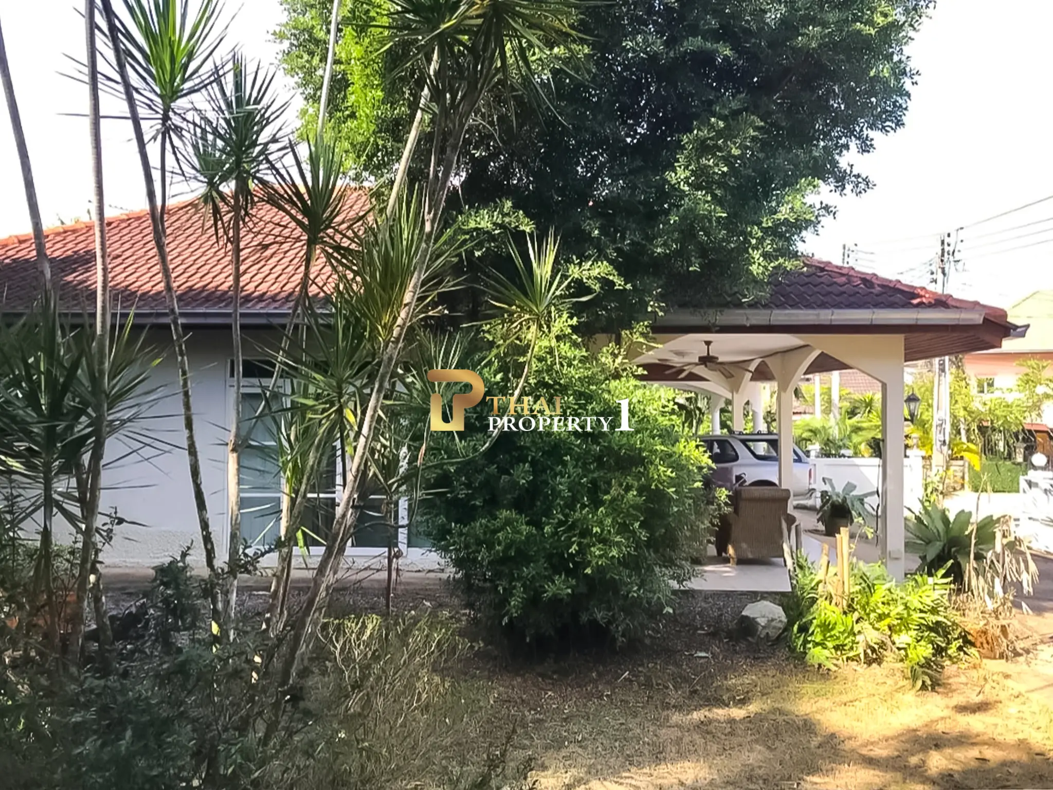 Sjarmerende strandhus med stor hage til salgs – Na Jomtien Soi 38