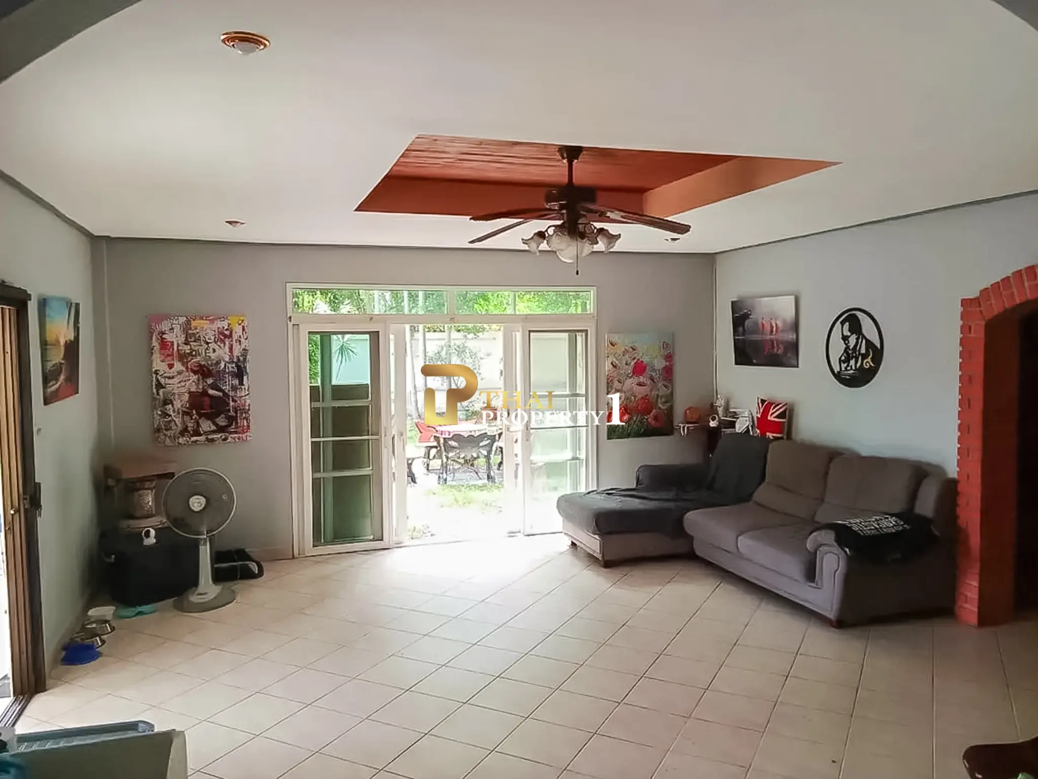 Sjarmerende strandhus med stor hage til salgs – Na Jomtien Soi 38
