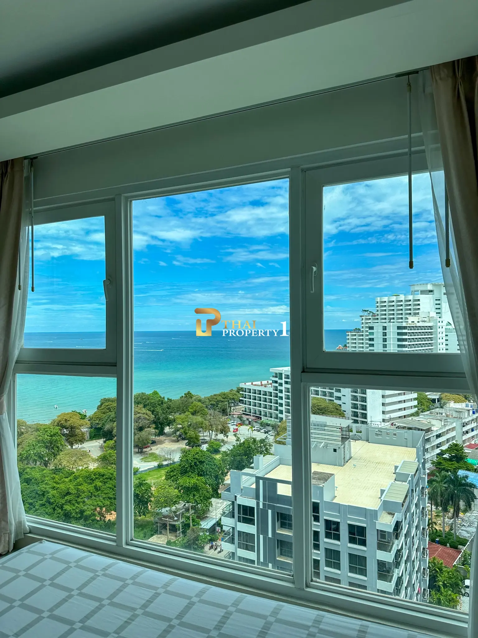Cosy Beach View – Høytliggende 1-roms med panoramautsikt over hav og by