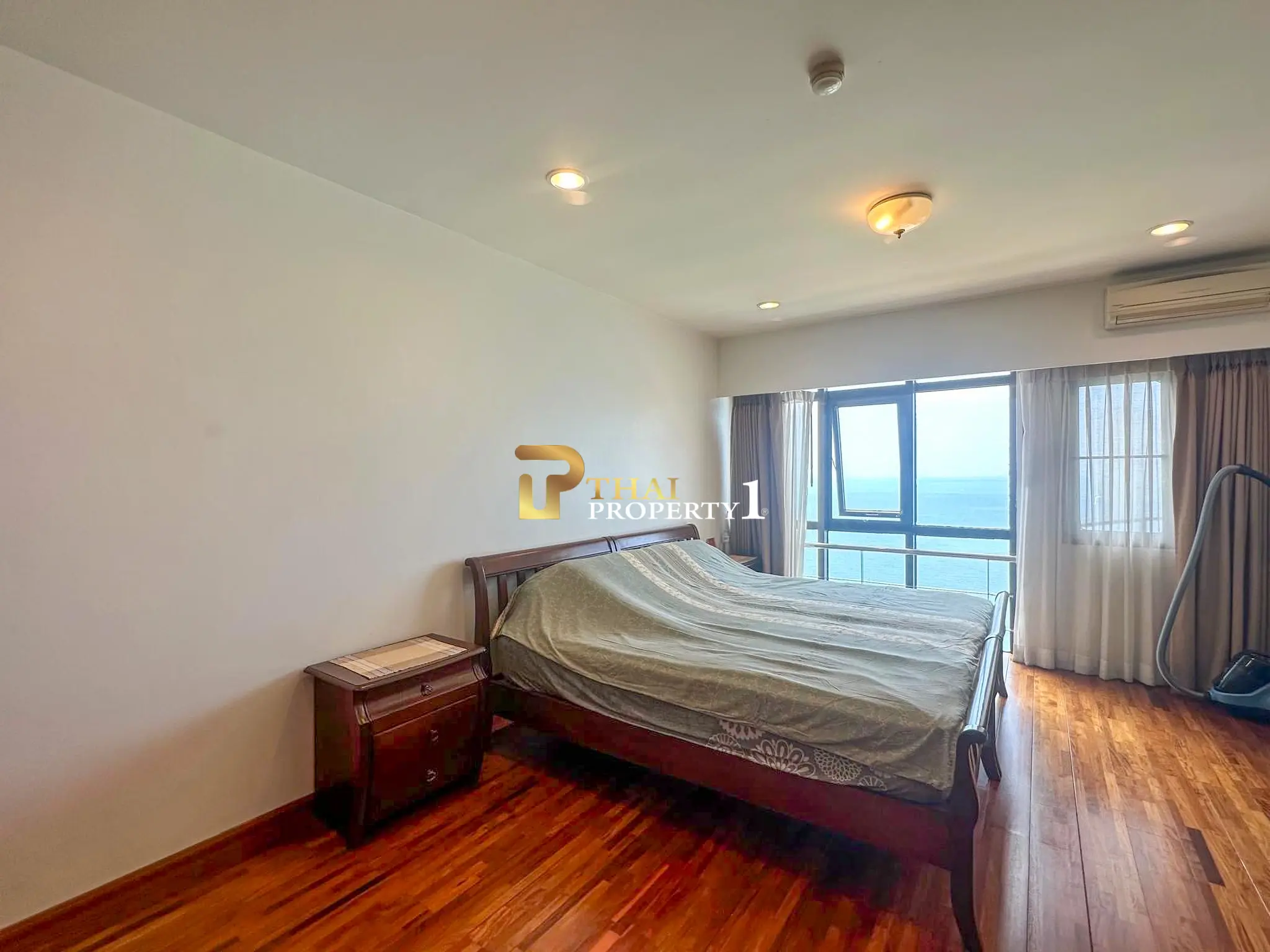 Krisda Golden Condotel Cliff & Park – คอนโด ชั้น 24 ขนาดใหญ่ 2 ห้องนอน วิวทะเลพัทยา