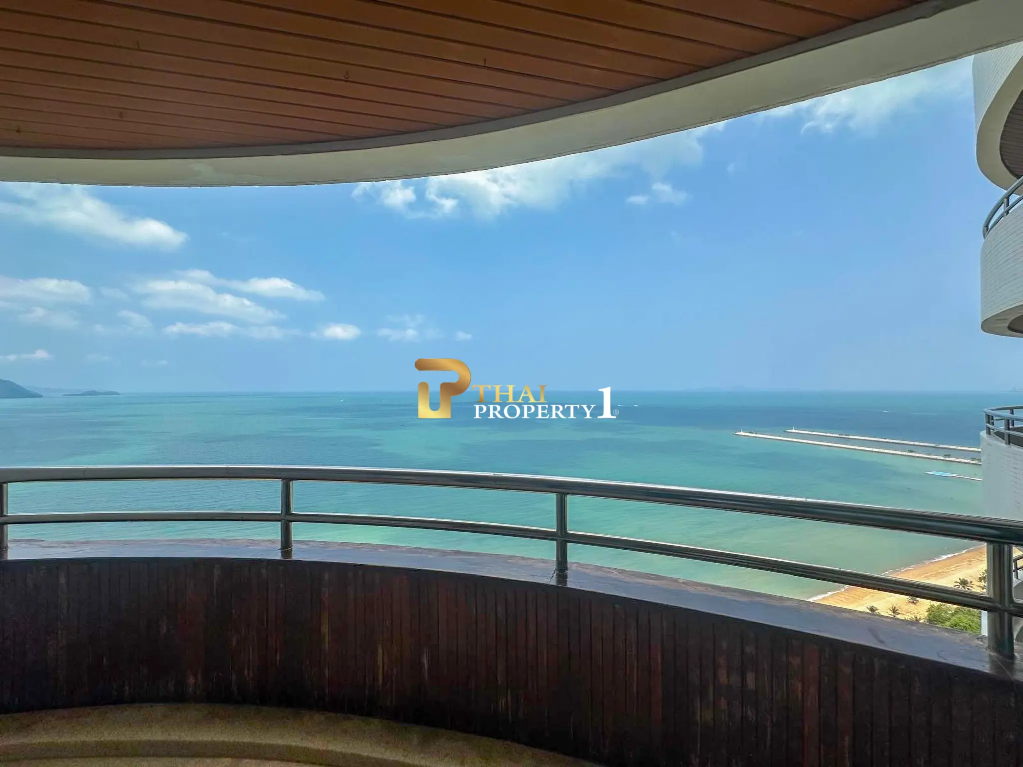 Krisda Golden Condotel Cliff & Park – คอนโด ชั้น 24 ขนาดใหญ่ 2 ห้องนอน วิวทะเลพัทยา