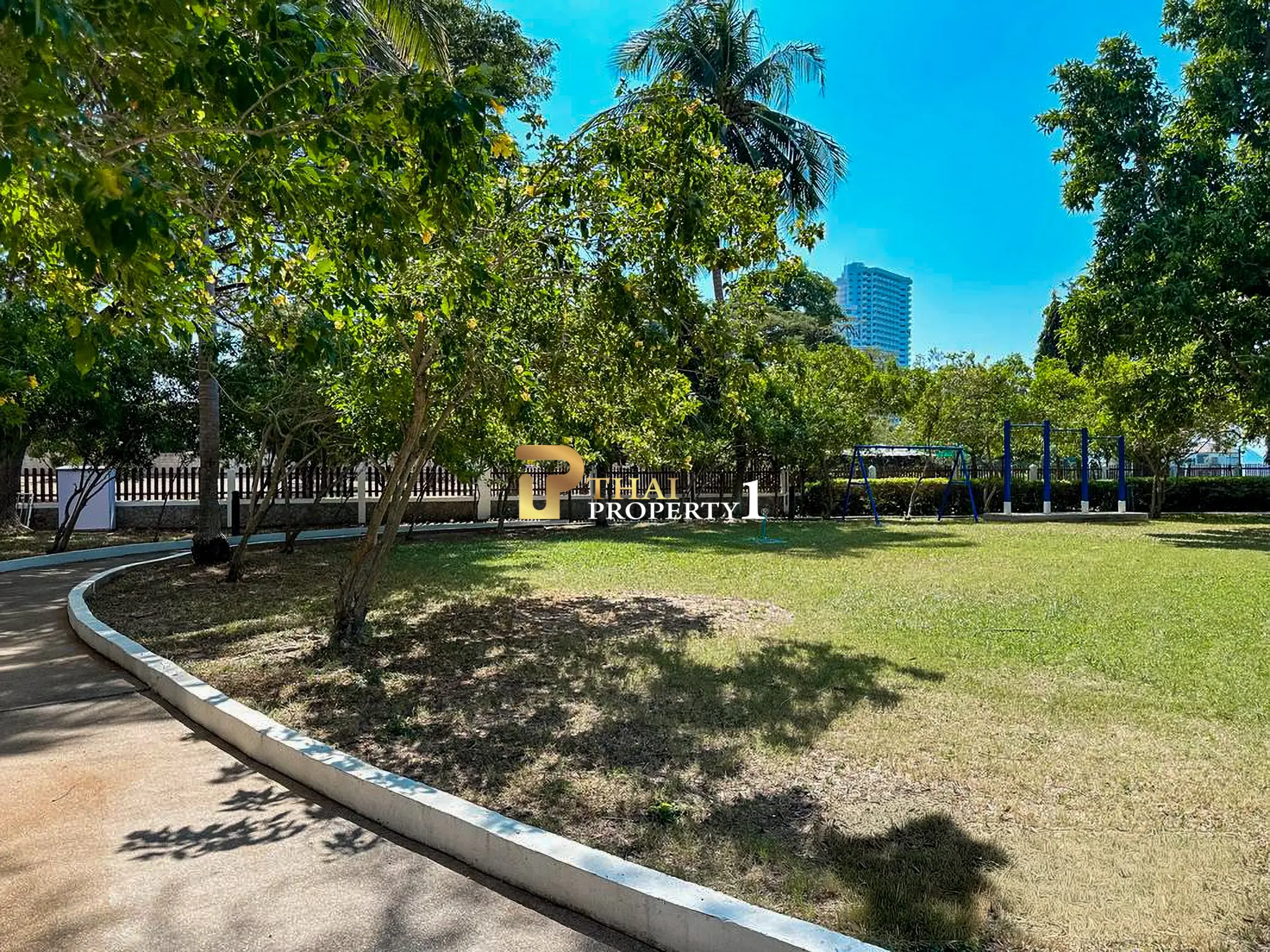 Krisda Golden Condotel Cliff & Park – คอนโด ชั้น 24 ขนาดใหญ่ 2 ห้องนอน วิวทะเลพัทยา