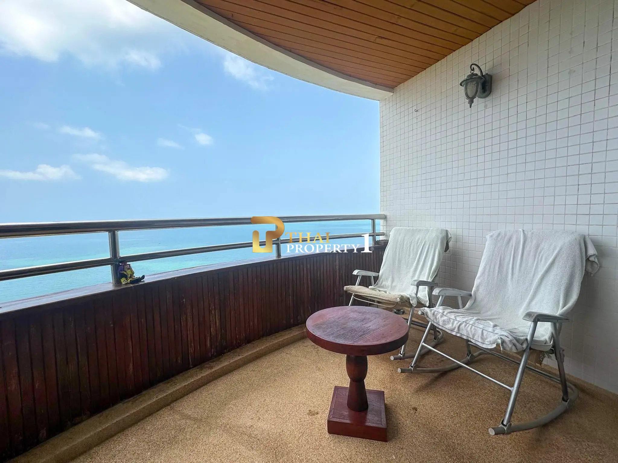 Krisda Golden Condotel Cliff & Park – คอนโด ชั้น 24 ขนาดใหญ่ 2 ห้องนอน วิวทะเลพัทยา