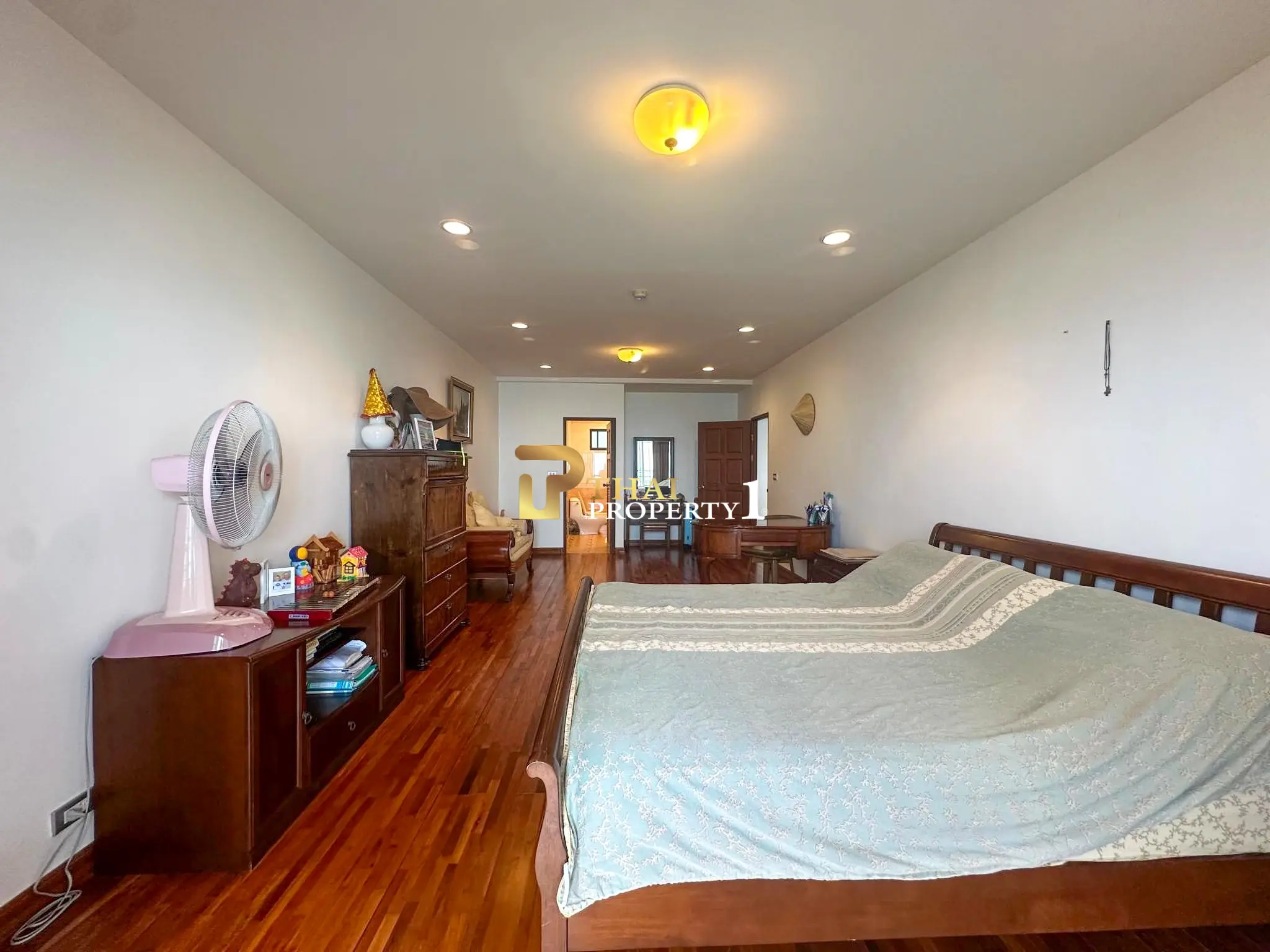 Krisda Golden Condotel Cliff & Park – คอนโด ชั้น 24 ขนาดใหญ่ 2 ห้องนอน วิวทะเลพัทยา