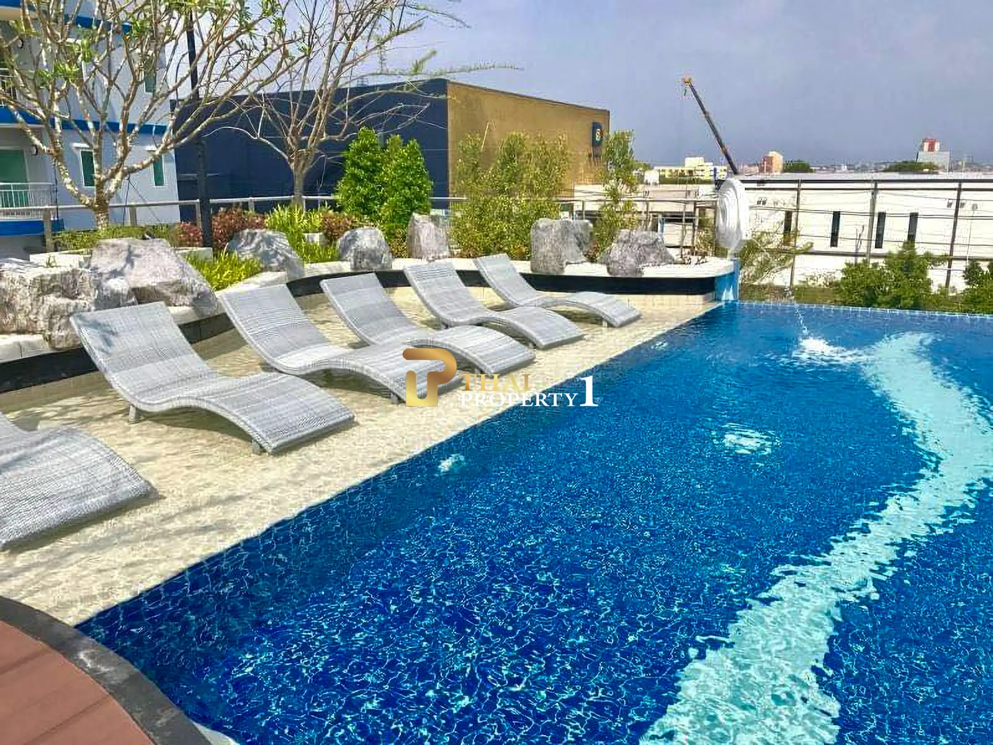 Supalai Mare Pattaya – High-Floor 1-Bedroom Condo with City View, Only 2.65M THB