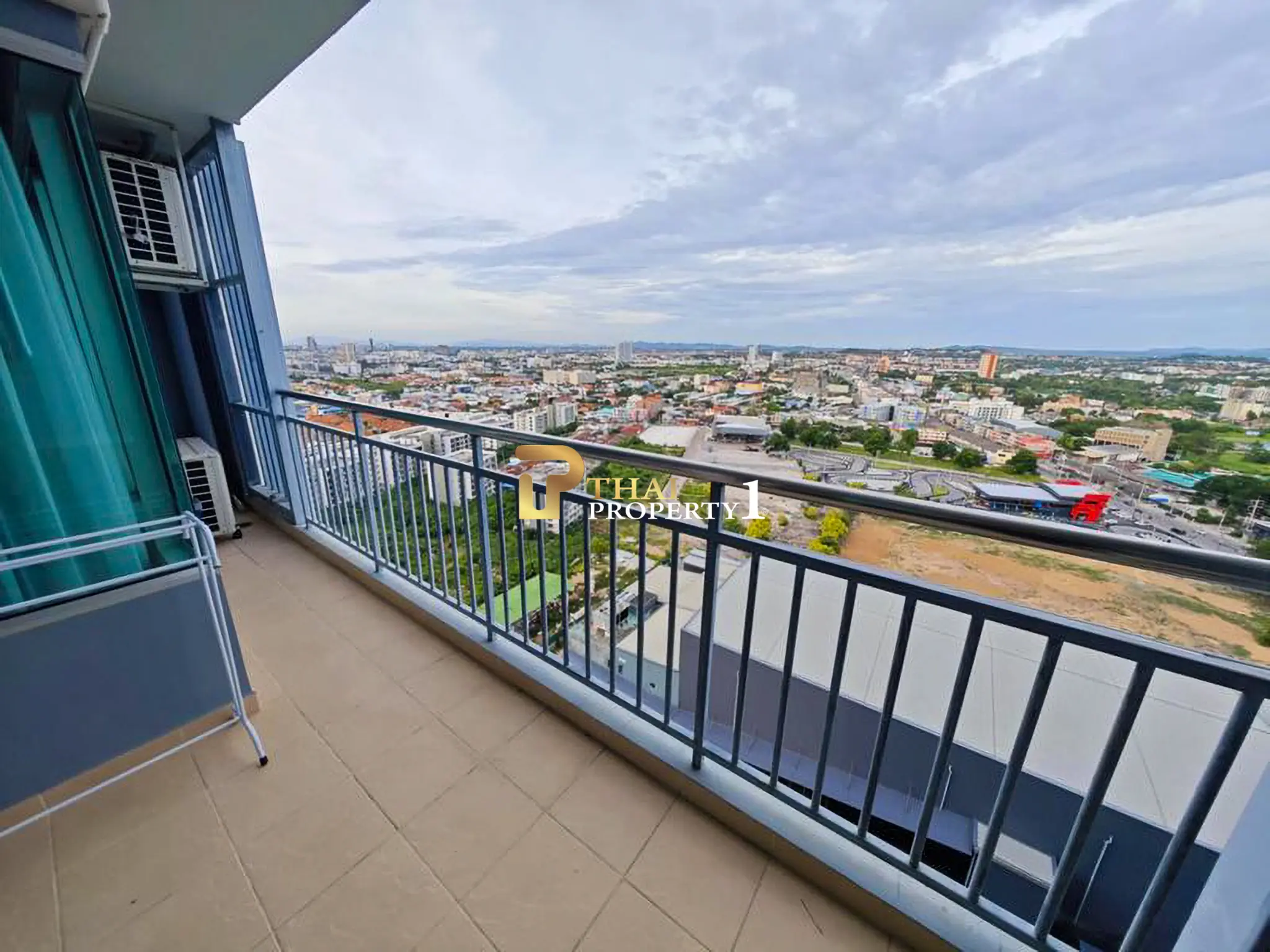 Supalai Mare Pattaya – High-Floor 1-Bedroom Condo with City View, Only 2.65M THB