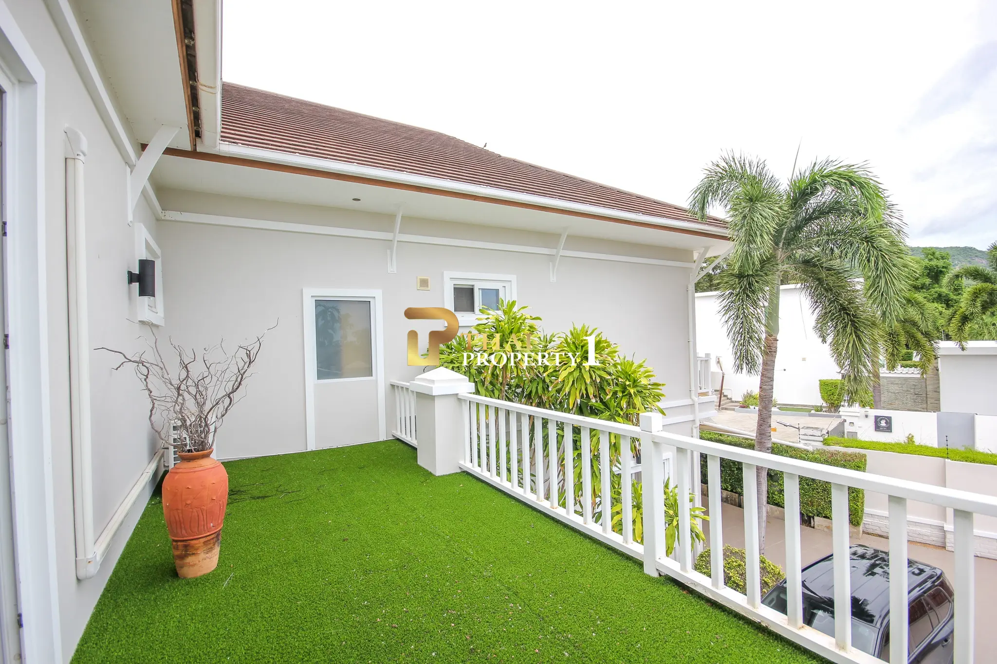 Hua Hin Soi 6 (Bo Fai) – 5-Bedroom Private Family Pool Villa with Guest House on 1,900 SQ.M. Land Plot