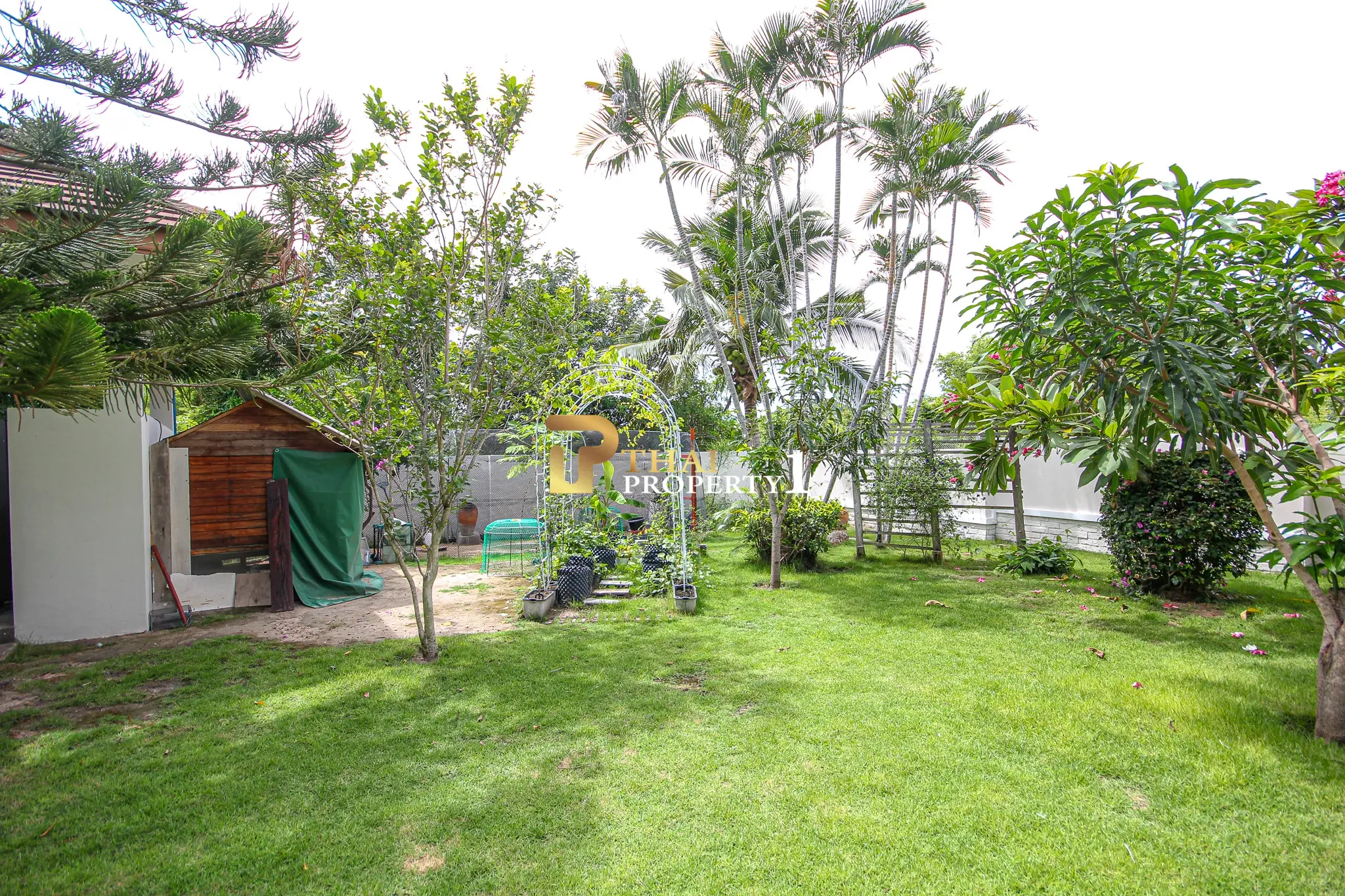 Hua Hin Soi 6 (Bo Fai) – 5-Bedroom Private Family Pool Villa with Guest House on 1,900 SQ.M. Land Plot