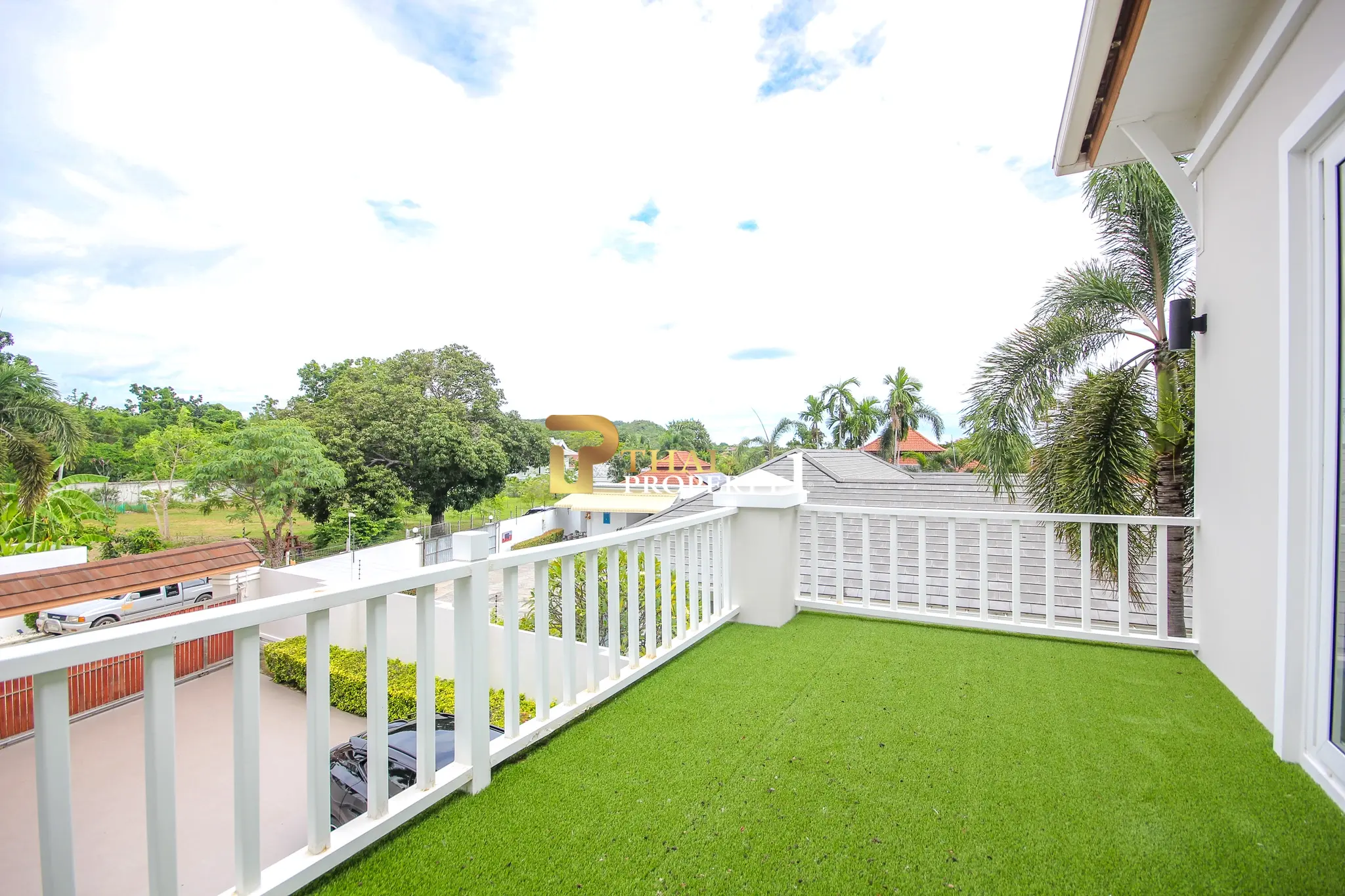 Hua Hin Soi 6 (Bo Fai) – 5-Bedroom Private Family Pool Villa with Guest House on 1,900 SQ.M. Land Plot