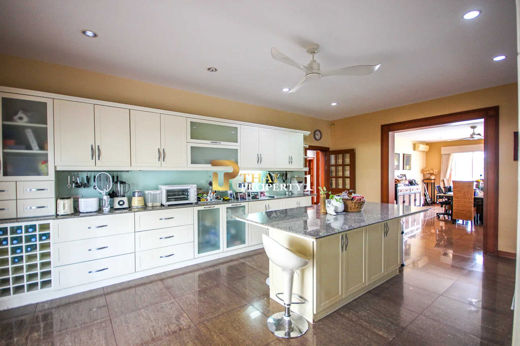 Hua Hin Soi 6 (Bo Fai) – 5-Bedroom Private Family Pool Villa with Guest House on 1,900 SQ.M. Land Plot