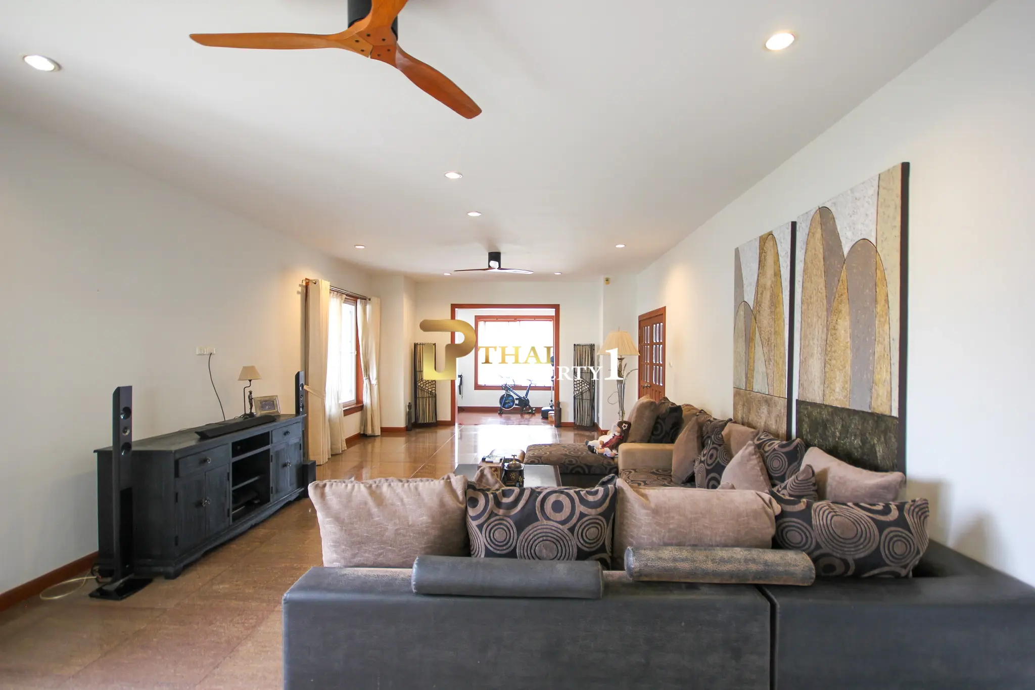 Hua Hin Soi 6 (Bo Fai) – 5-Bedroom Private Family Pool Villa with Guest House on 1,900 SQ.M. Land Plot